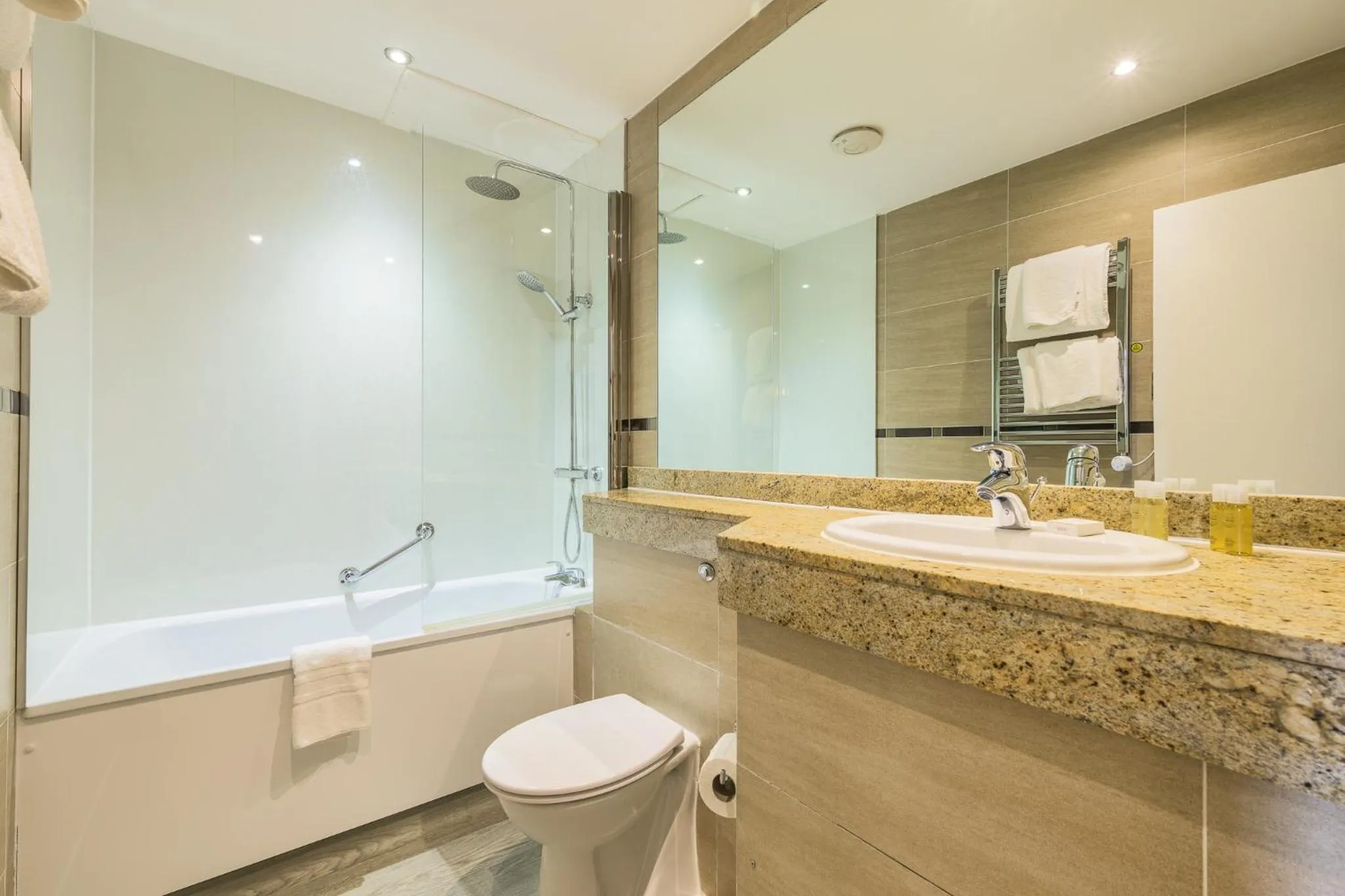 Shower in Old Waverley Hotel