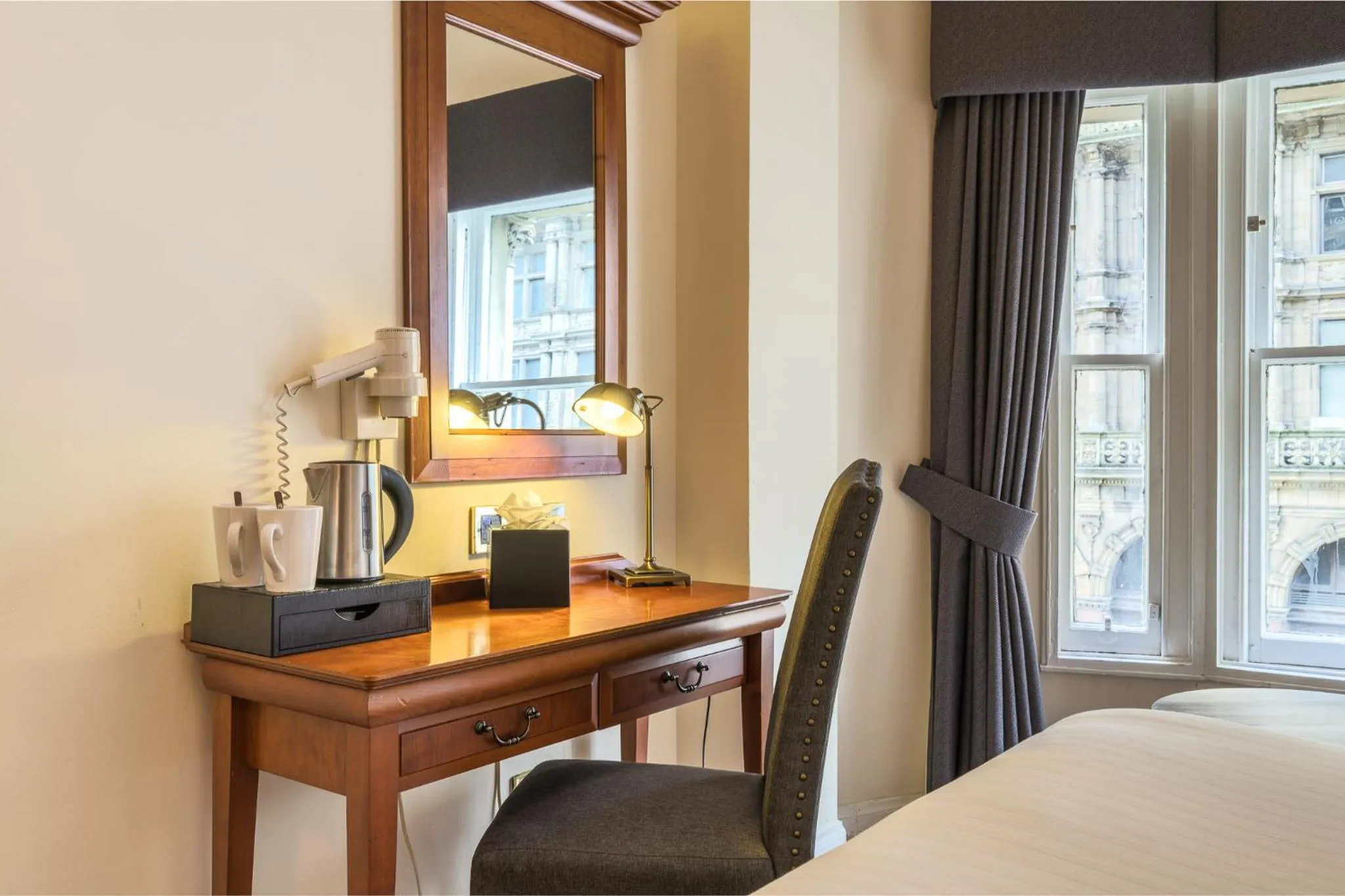 Bedroom, Bed in Old Waverley Hotel