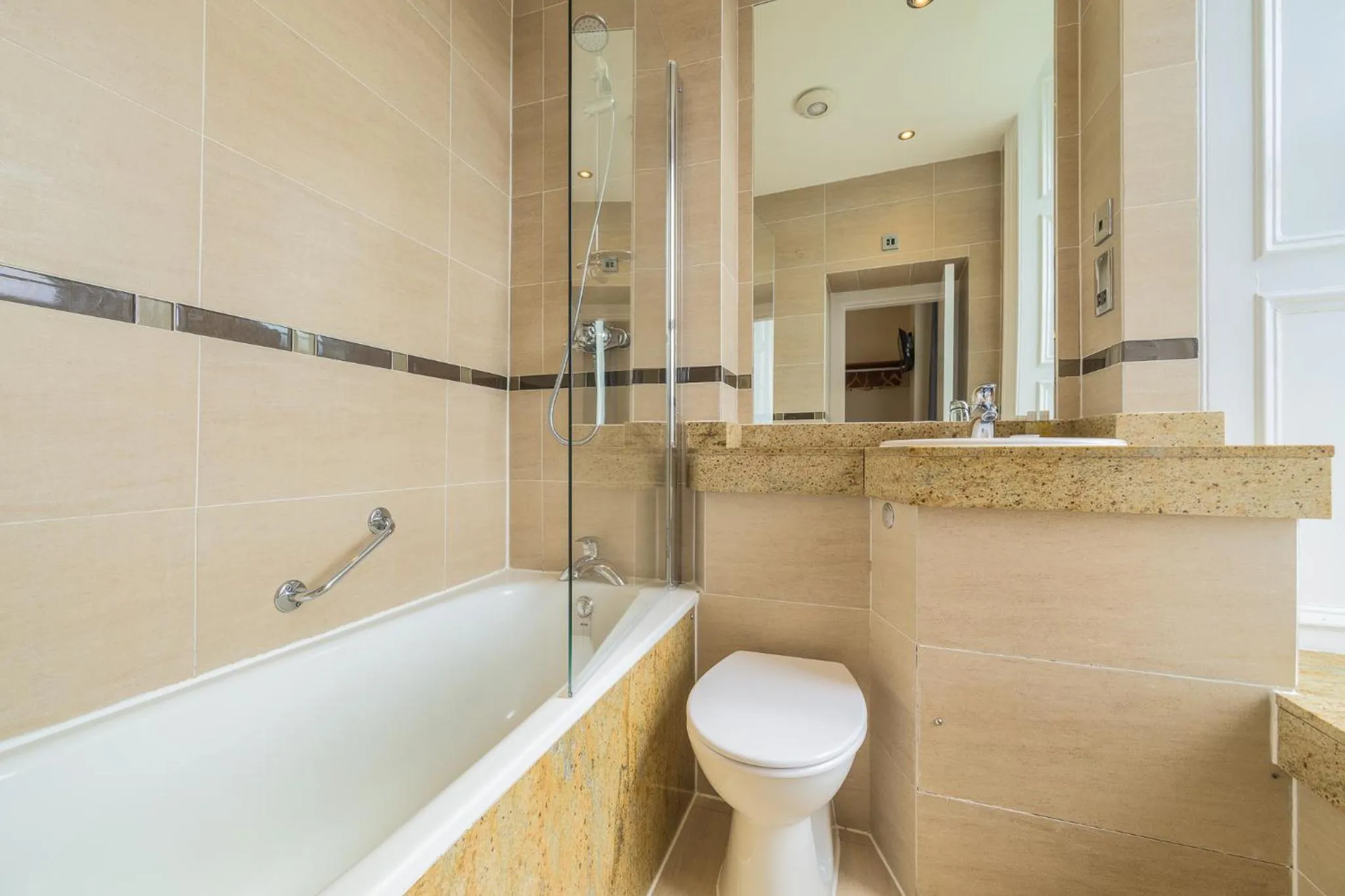 Shower in Old Waverley Hotel