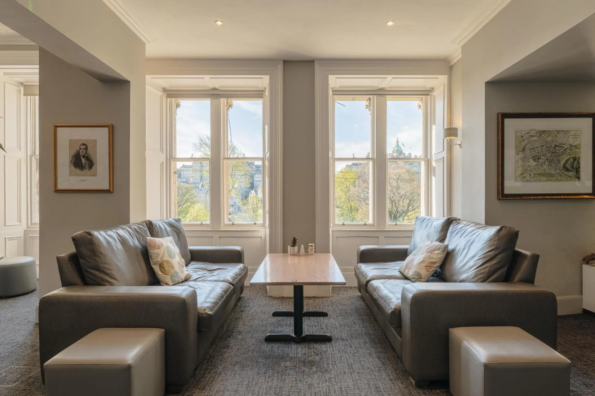 Lounge or bar in Old Waverley Hotel