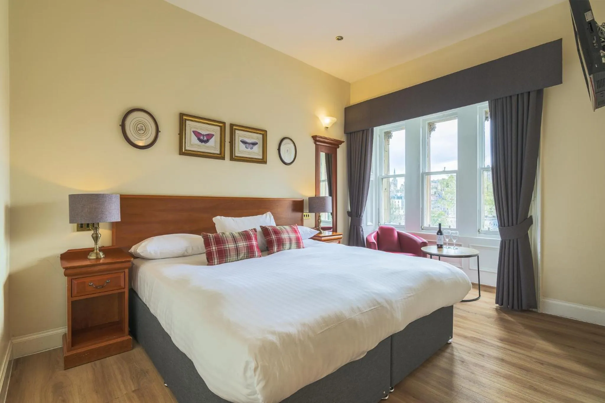 Bed in Old Waverley Hotel