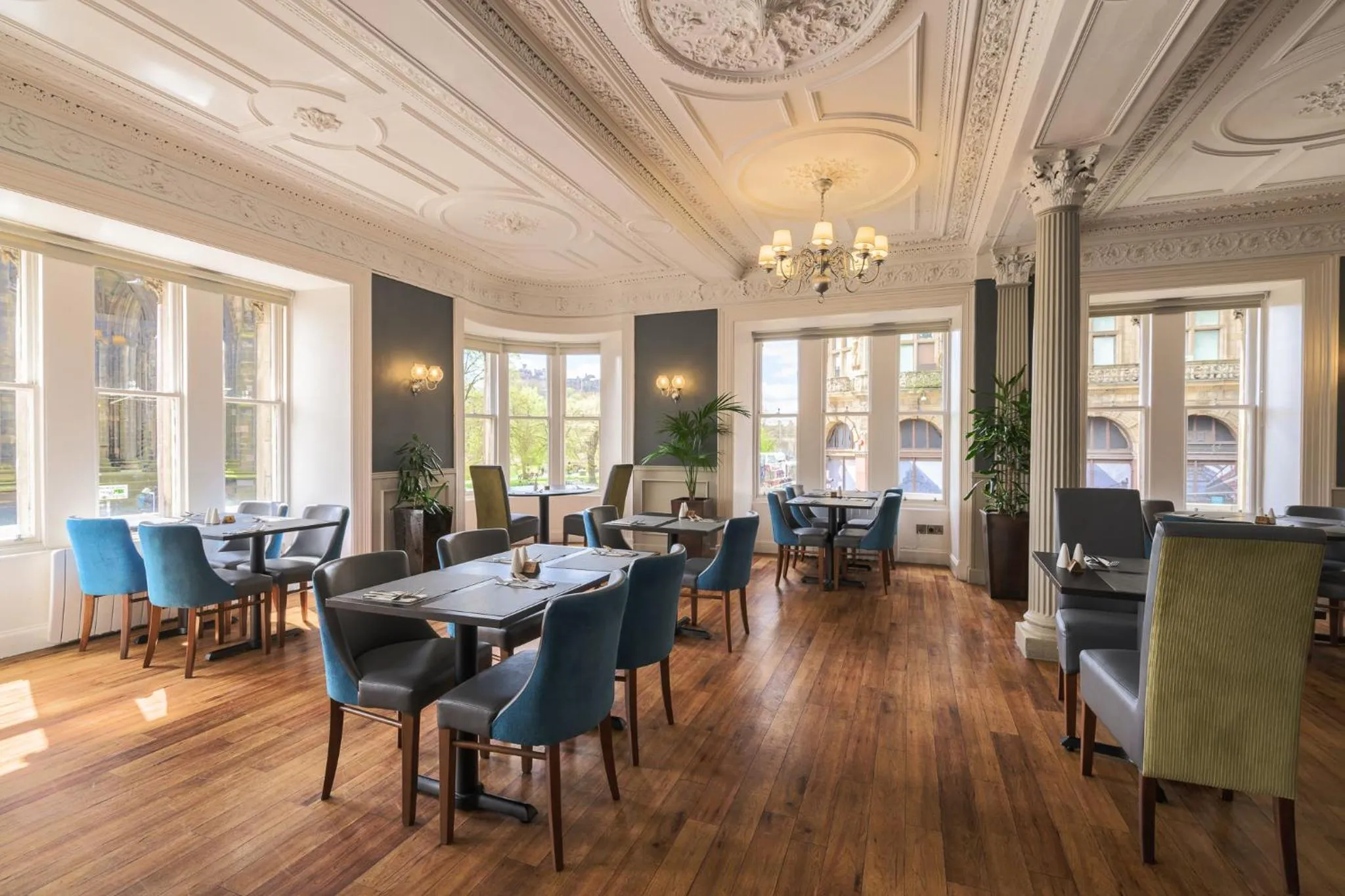 Restaurant/places to eat in Old Waverley Hotel