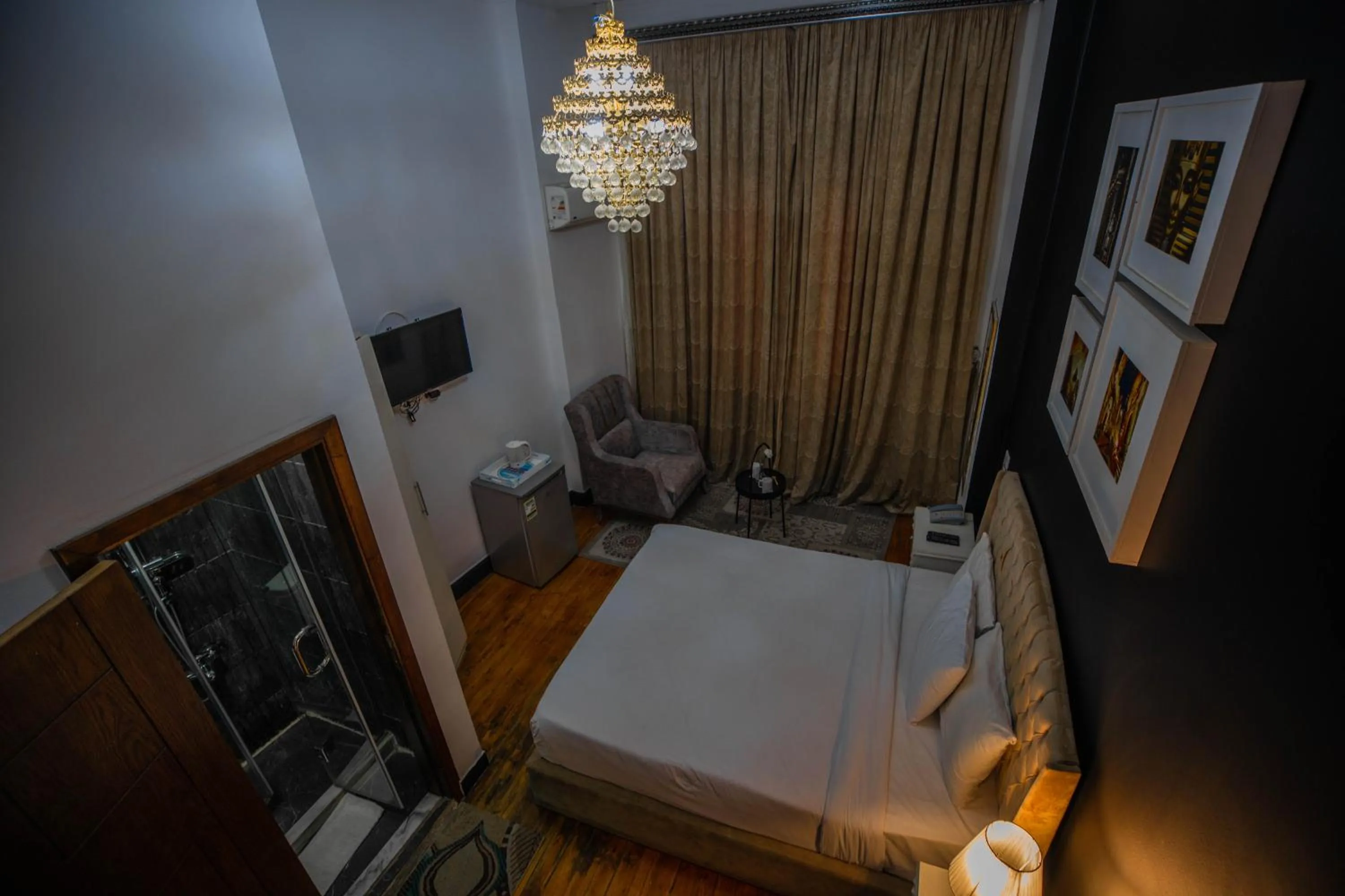 TV and multimedia in The Square Boutique Hotel