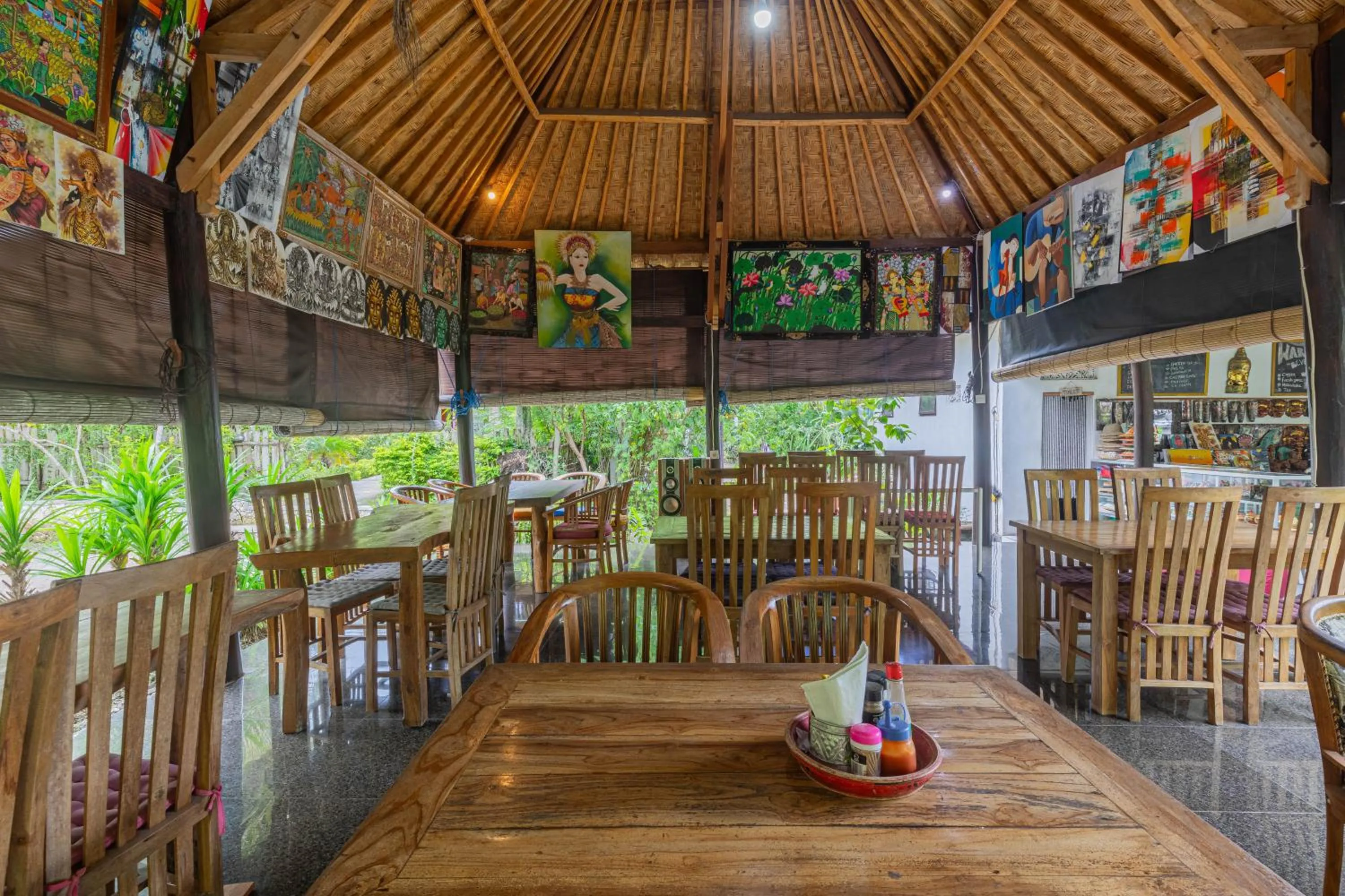 Restaurant/places to eat in Radjes Bungalow Nusa Penida