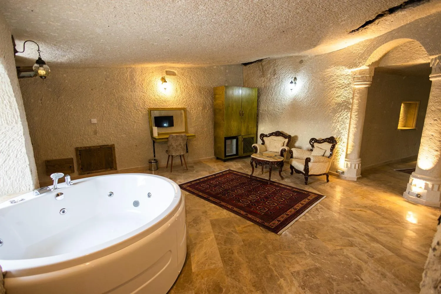 TV and multimedia in Majestic Cave House