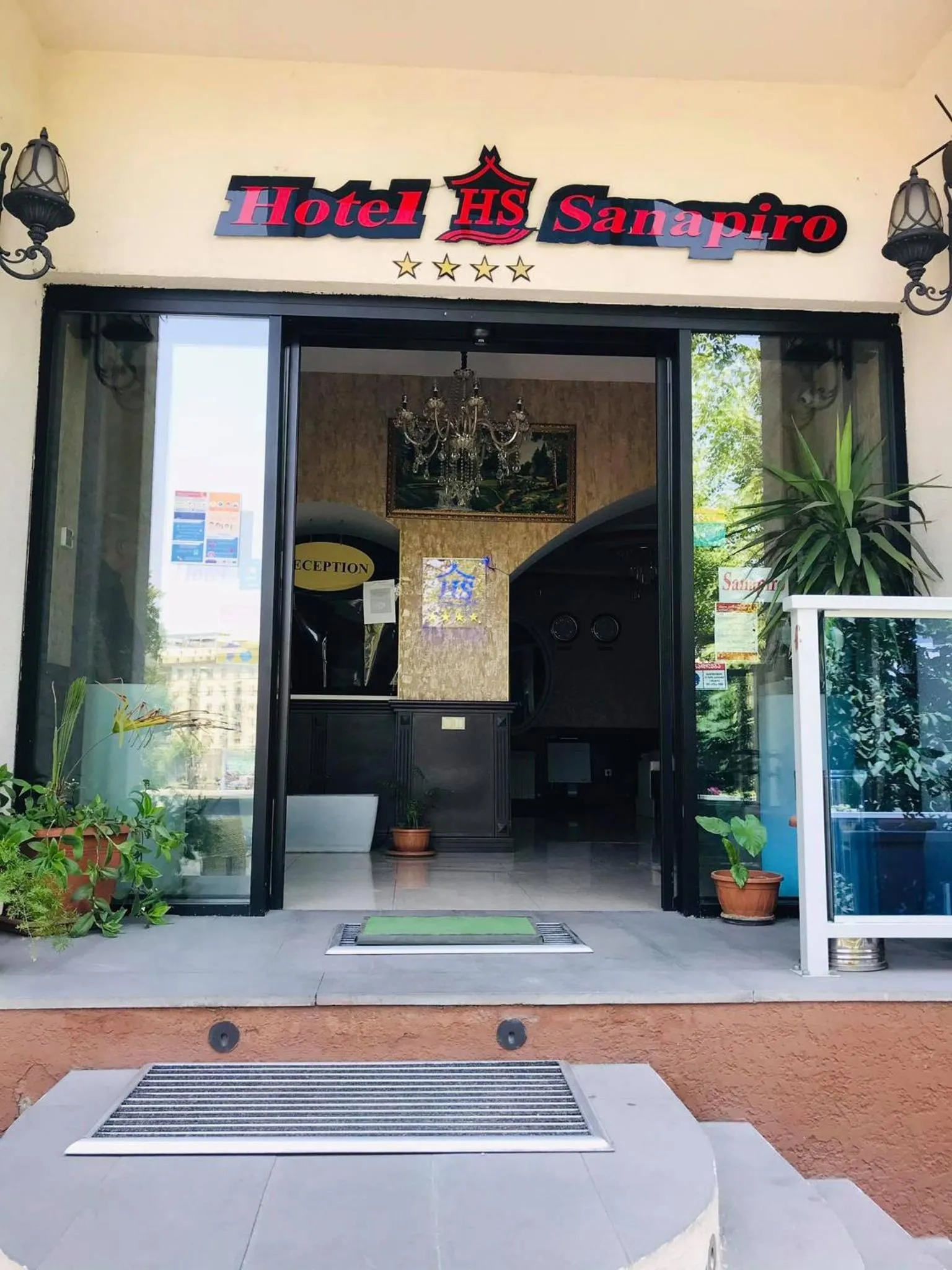 Facade/entrance in Sanapiro +