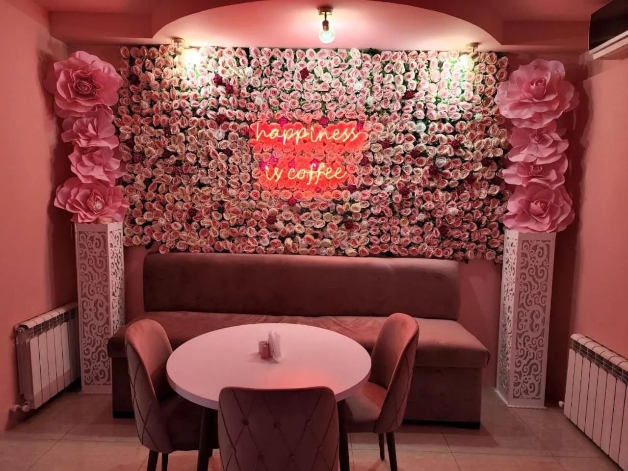 Seating area in Sanapiro +