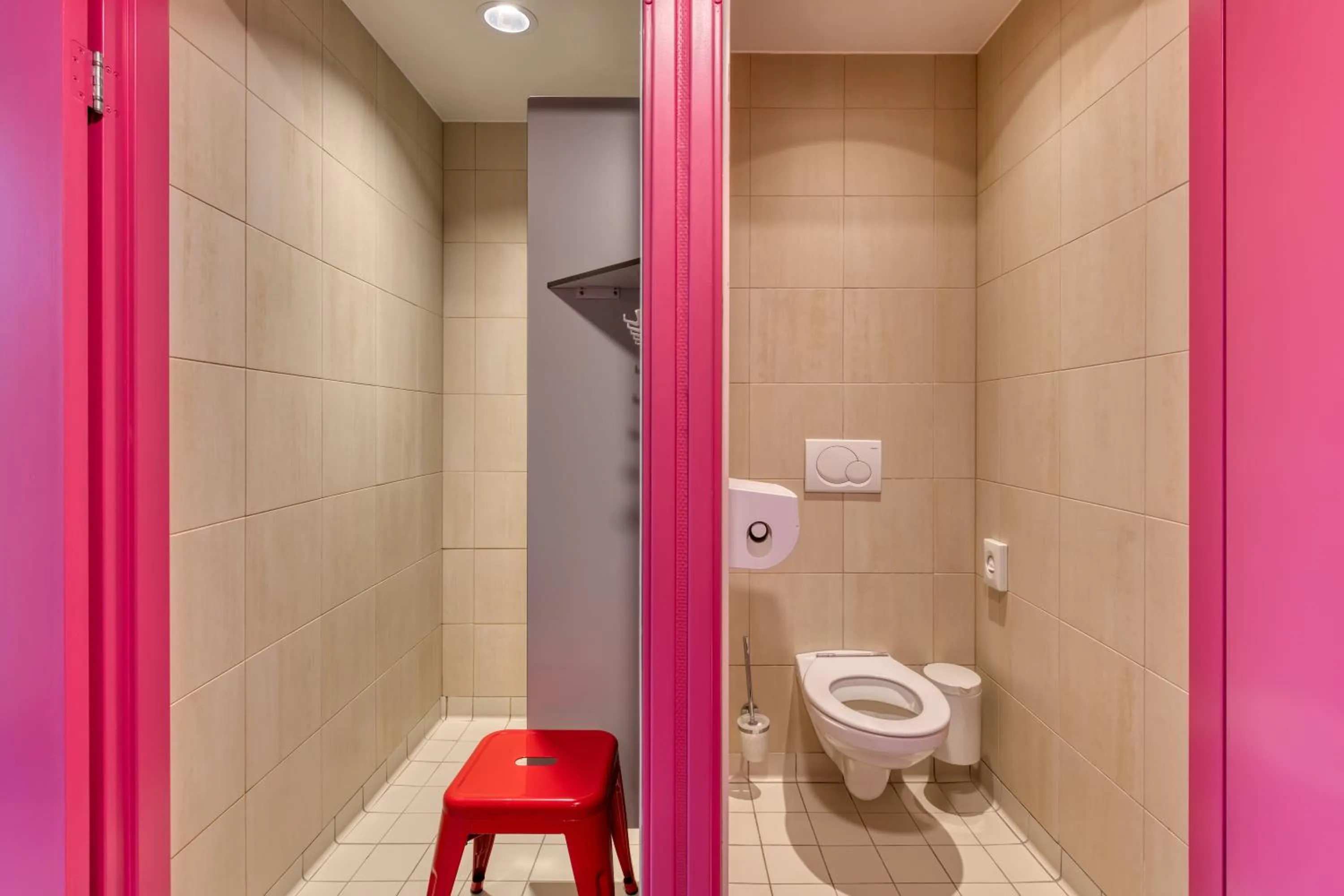 Shower in Stayokay Hostel Maastricht