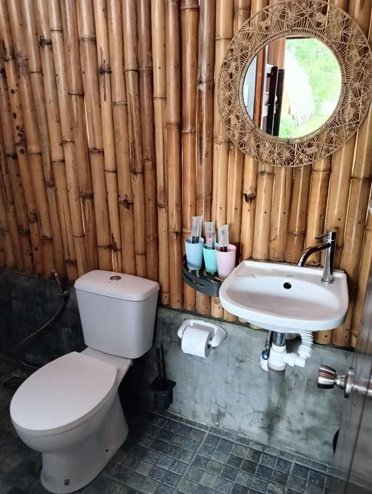 Toilet in East Holiday Resort Moalboal
