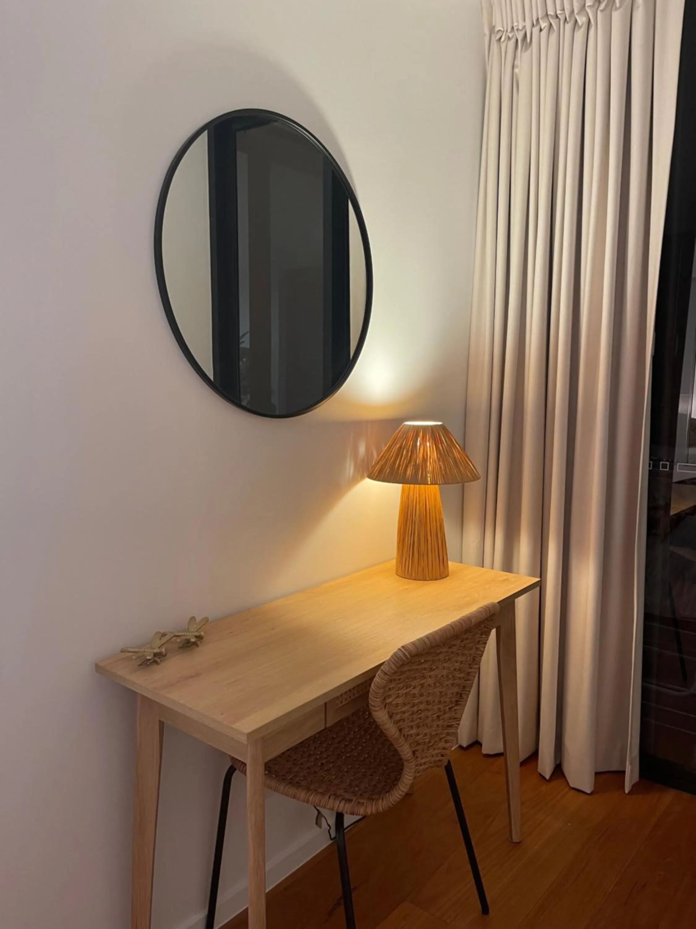 hair dresser in Boardwalk Burleigh Beach Best Location