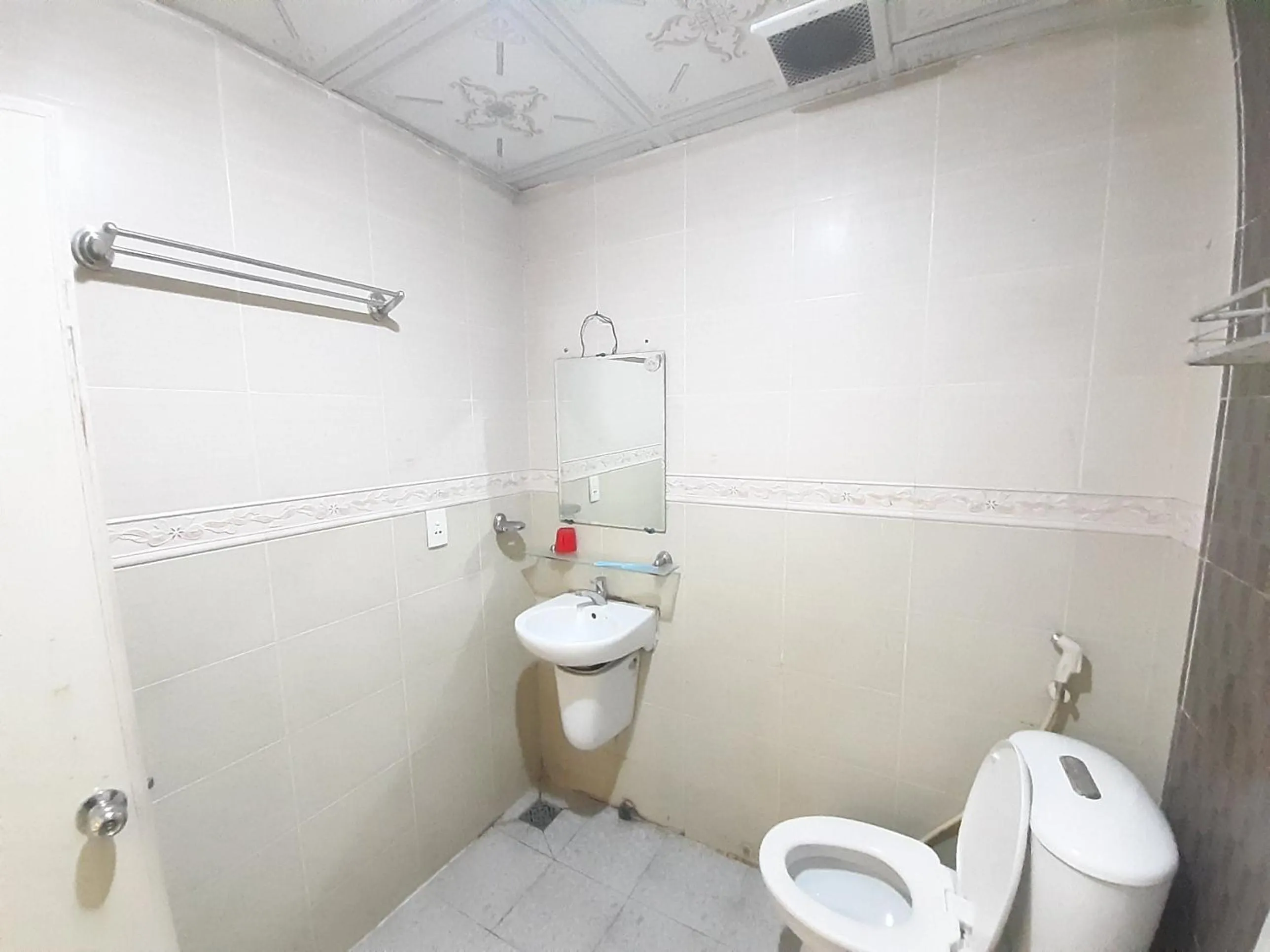 Bathroom in OYO 1226 Hoang Gia Hotel