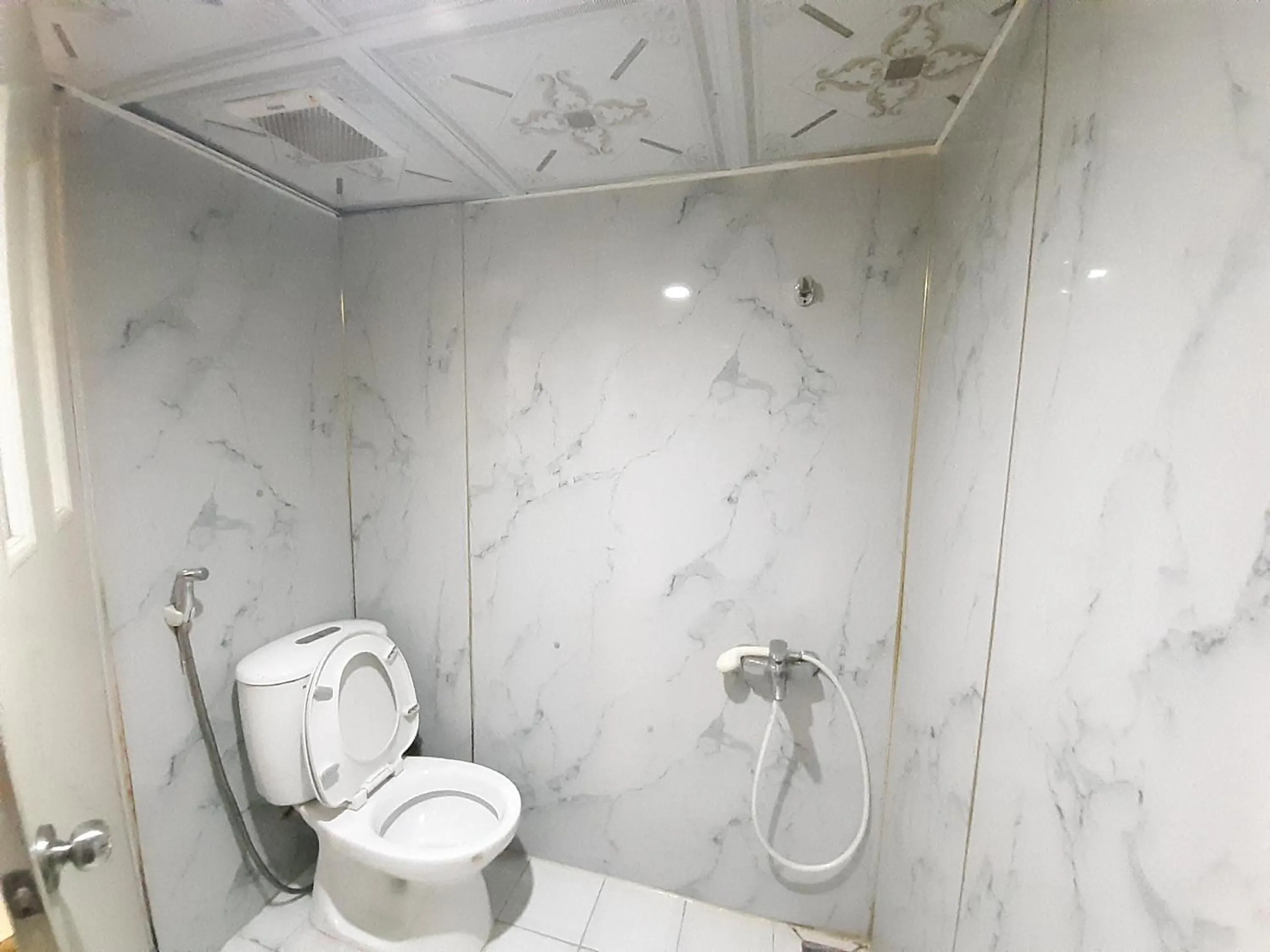 Bathroom in OYO 1226 Hoang Gia Hotel