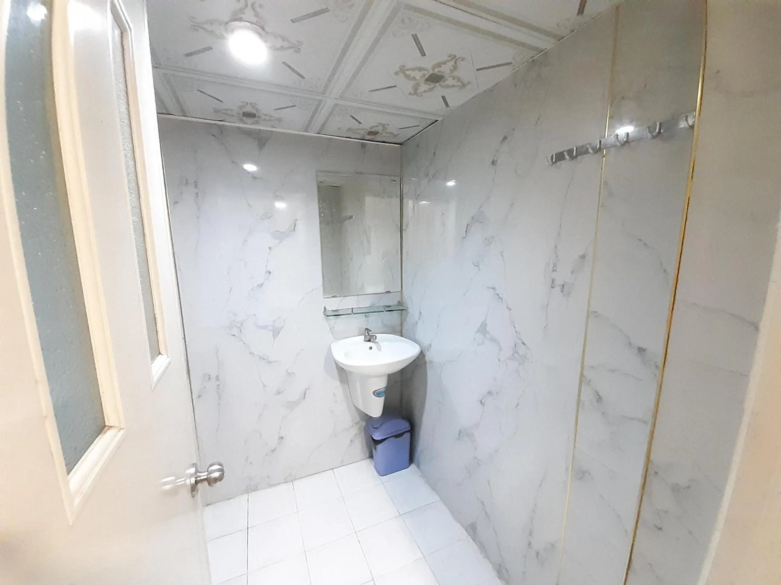 Bathroom in OYO 1226 Hoang Gia Hotel