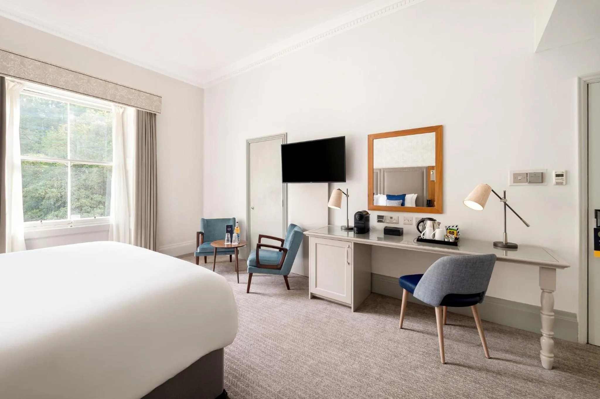 Photo of the whole room, Bed in voco Edinburgh - Royal Terrace, an IHG Hotel