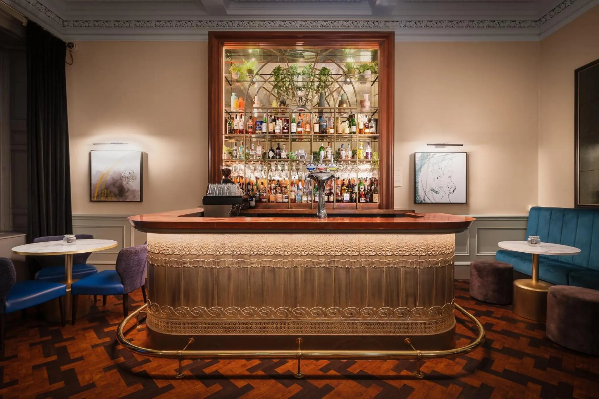 Lounge or bar in voco Edinburgh - Royal Terrace, an IHG Hotel