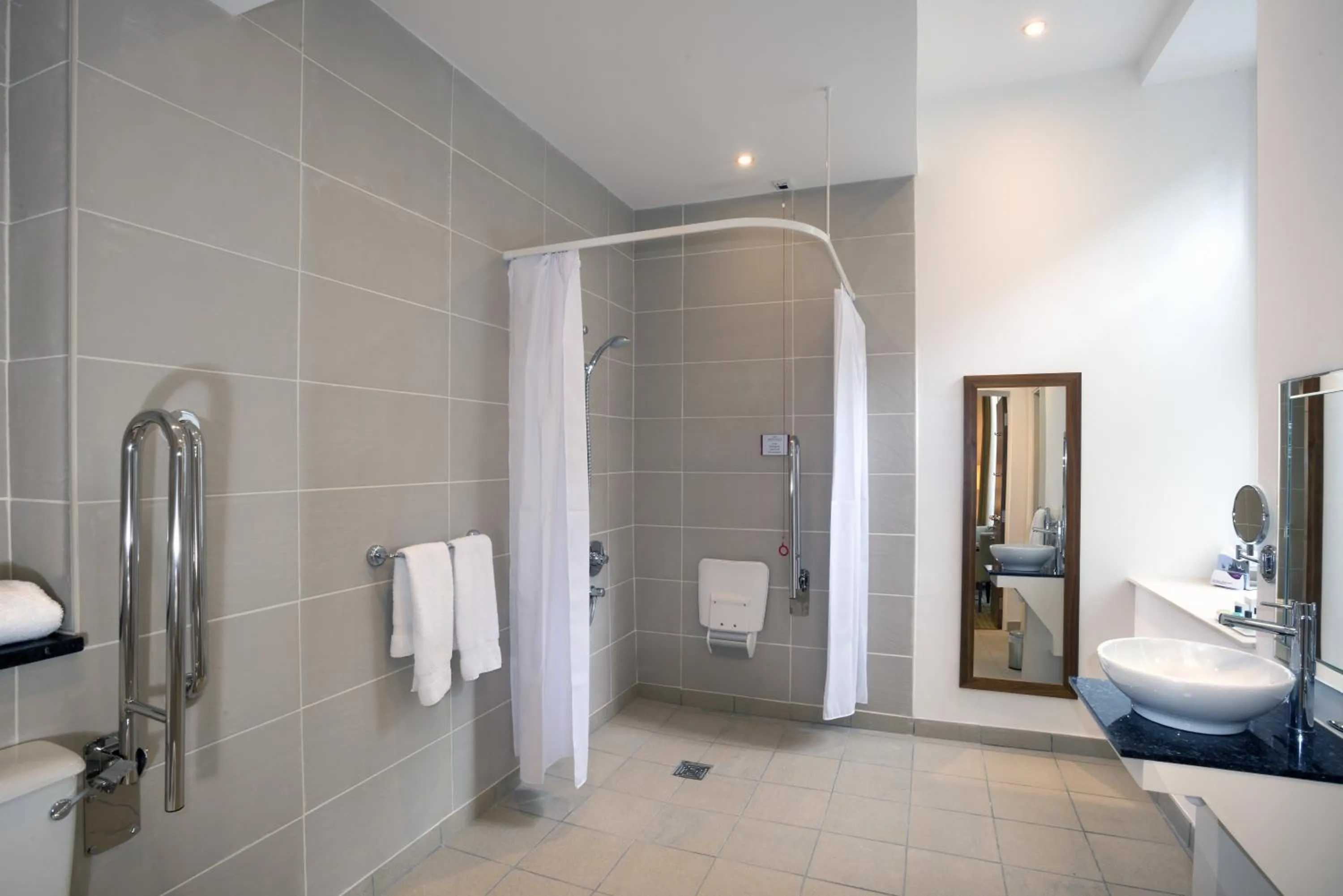 Photo of the whole room in voco Edinburgh - Royal Terrace, an IHG Hotel