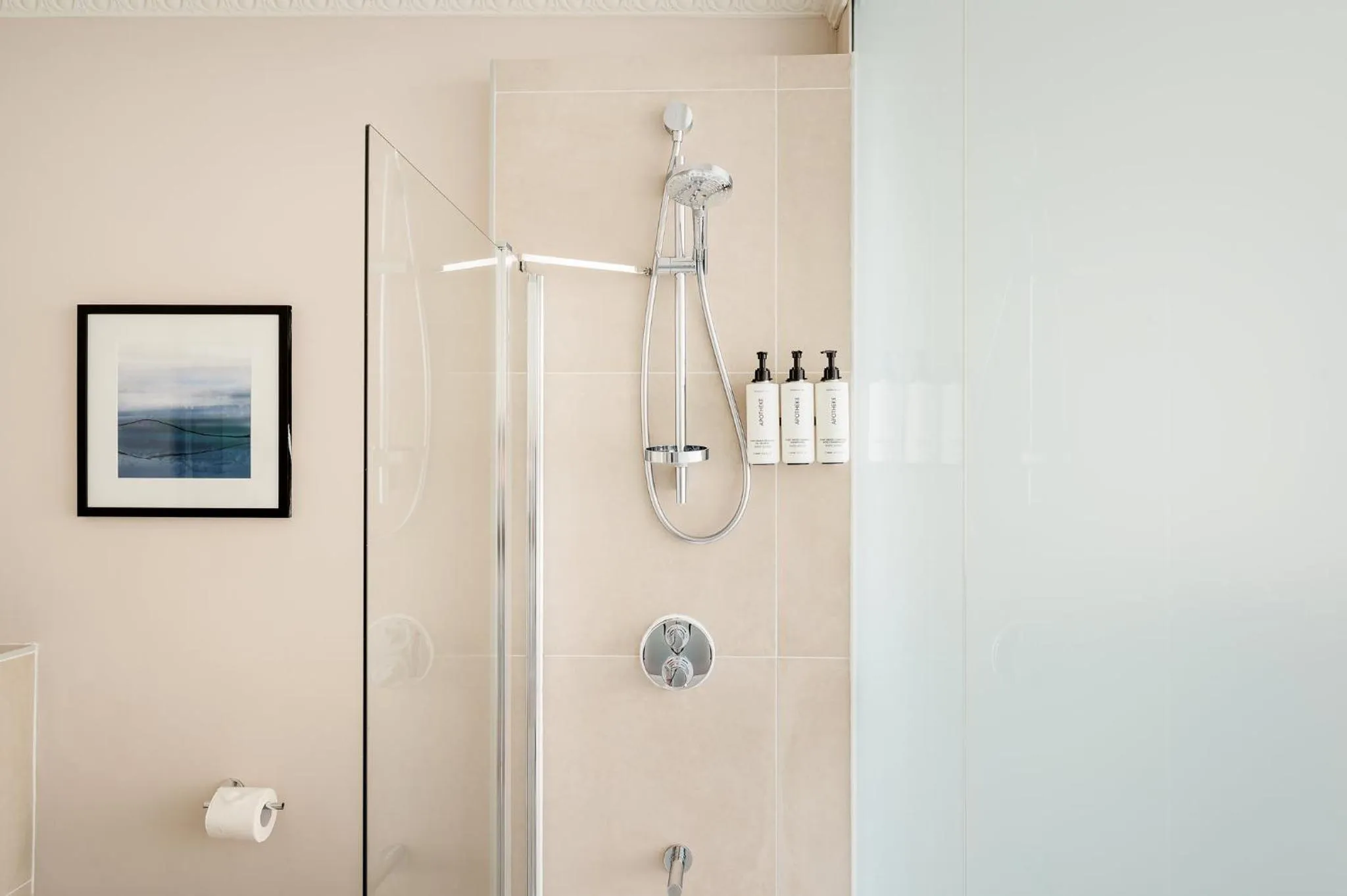 Photo of the whole room in voco Edinburgh - Royal Terrace, an IHG Hotel