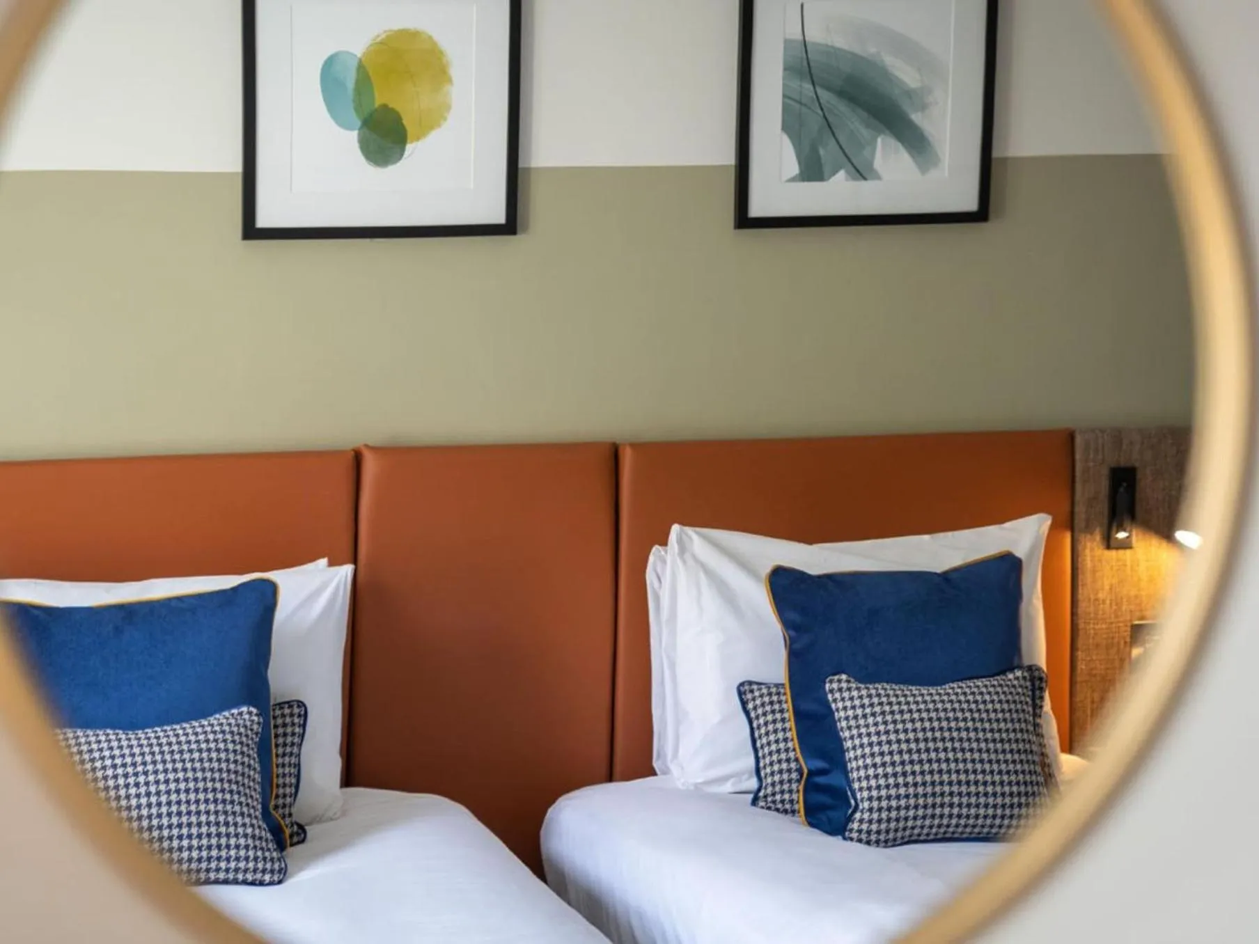 Photo of the whole room, Bed in voco Edinburgh - Royal Terrace, an IHG Hotel