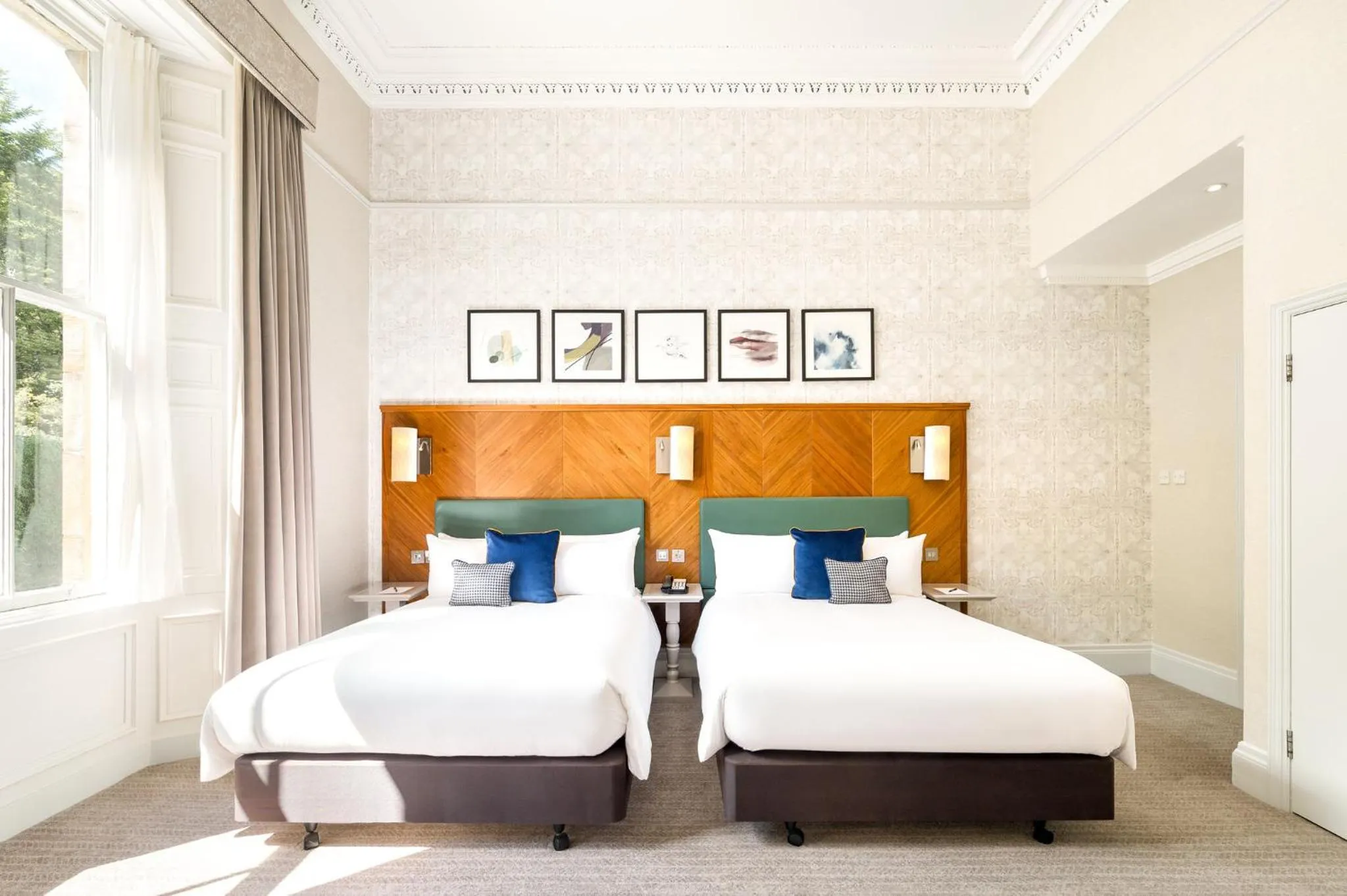 Photo of the whole room, Bed in voco Edinburgh - Royal Terrace, an IHG Hotel