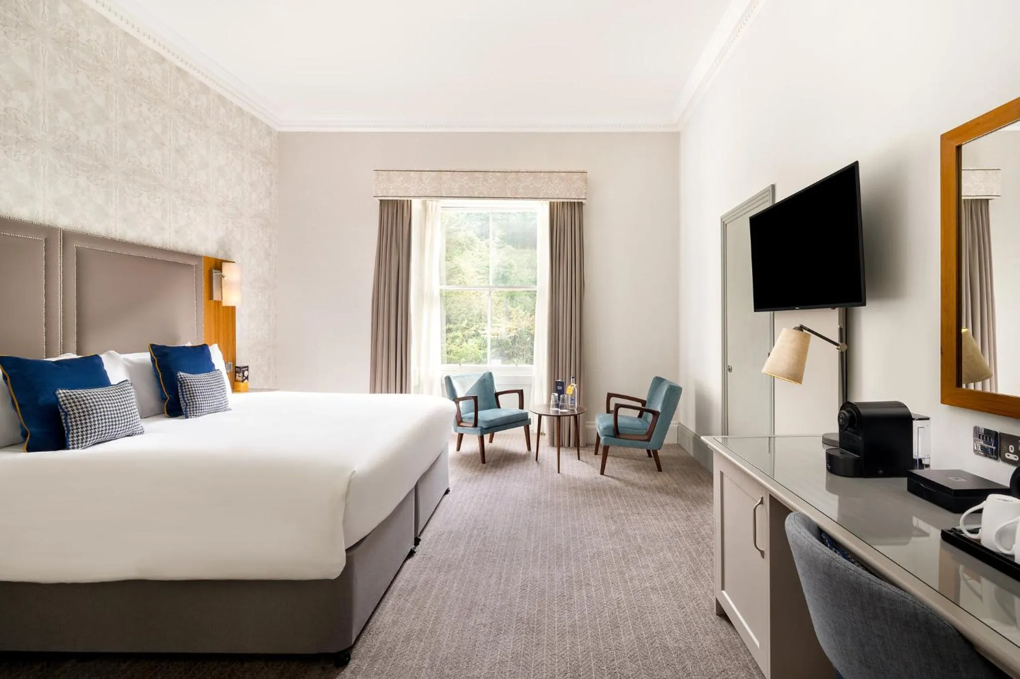 Photo of the whole room, Bed in voco Edinburgh - Royal Terrace, an IHG Hotel