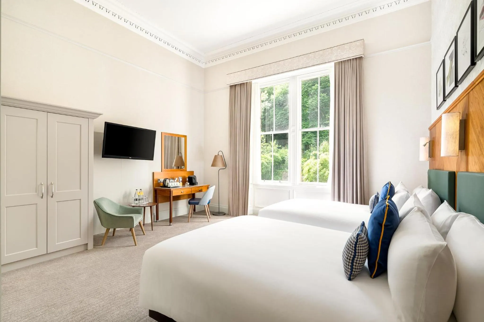 Photo of the whole room, Bed in voco Edinburgh - Royal Terrace, an IHG Hotel