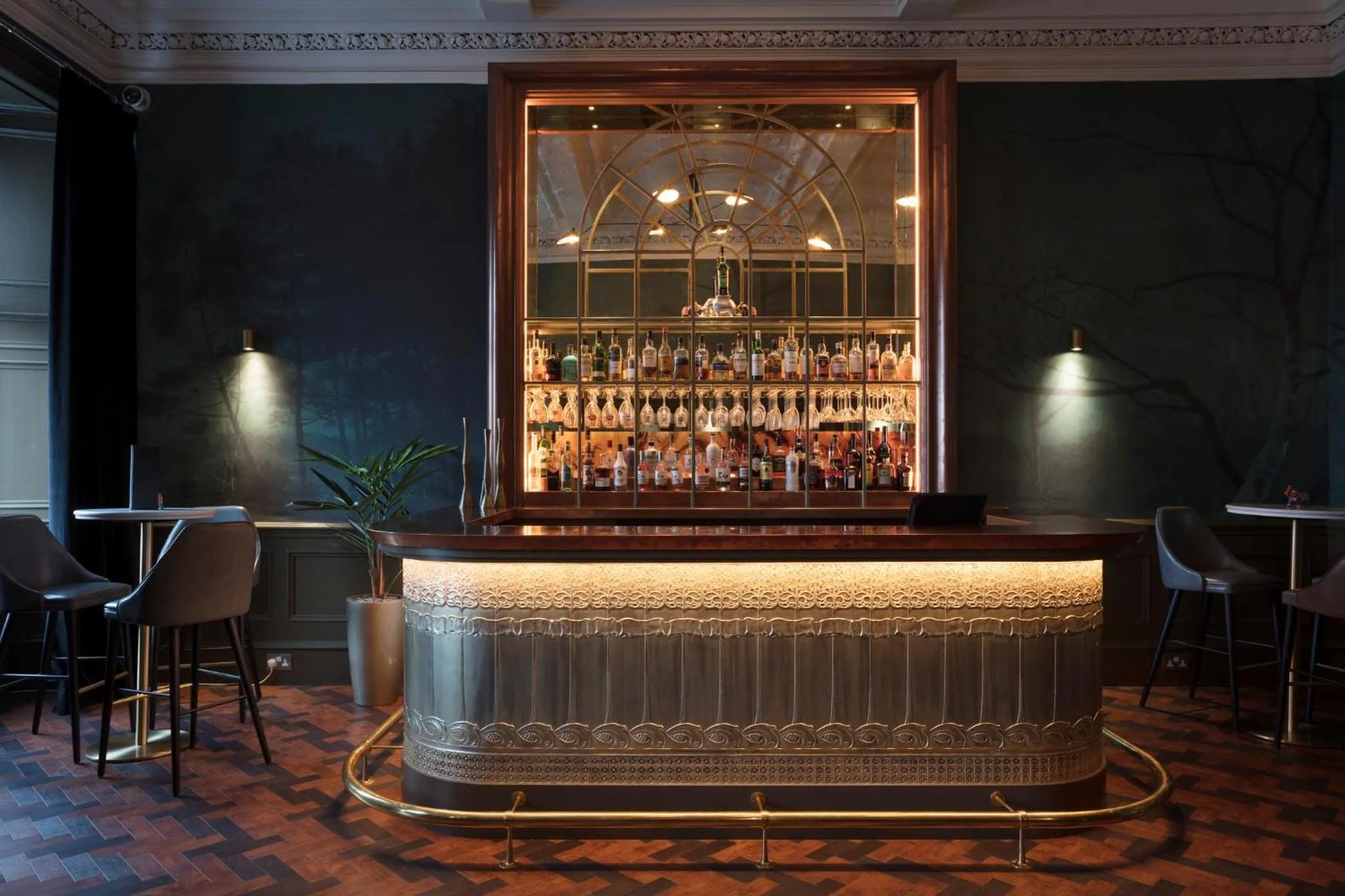 Lounge or bar in voco Edinburgh - Royal Terrace, an IHG Hotel
