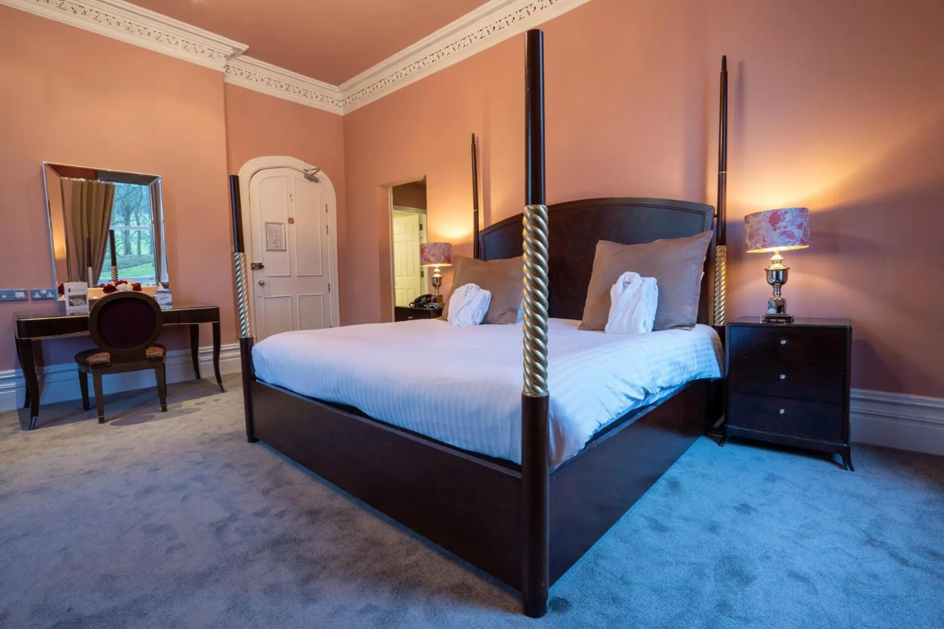 Bed in Hollin House Hotel