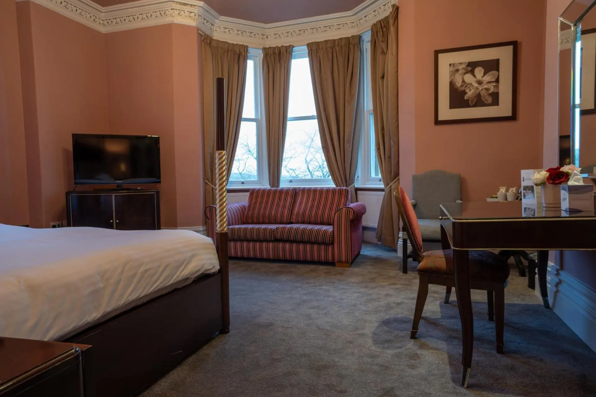 Bed in Hollin House Hotel