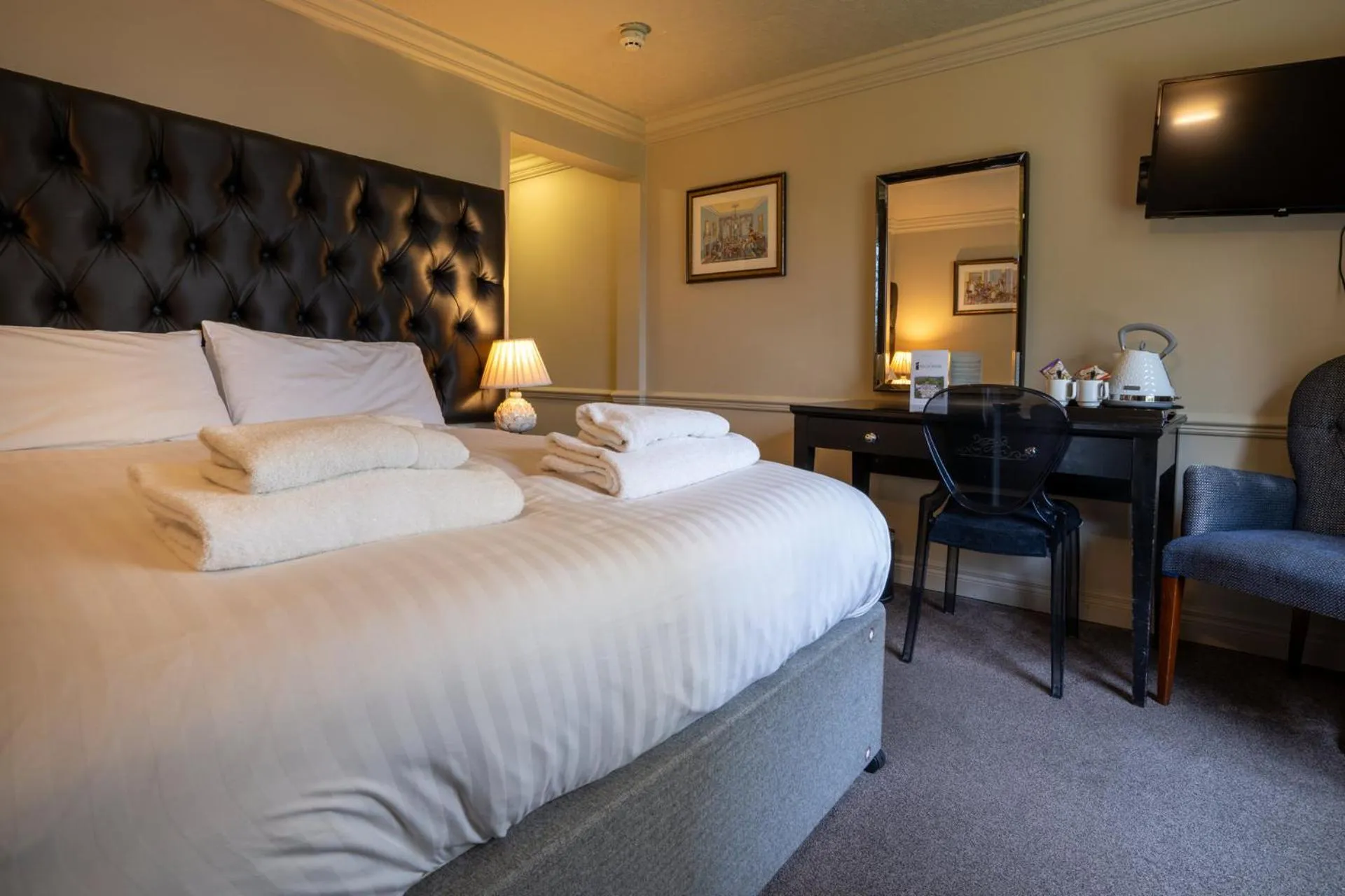 Bed in Hollin House Hotel