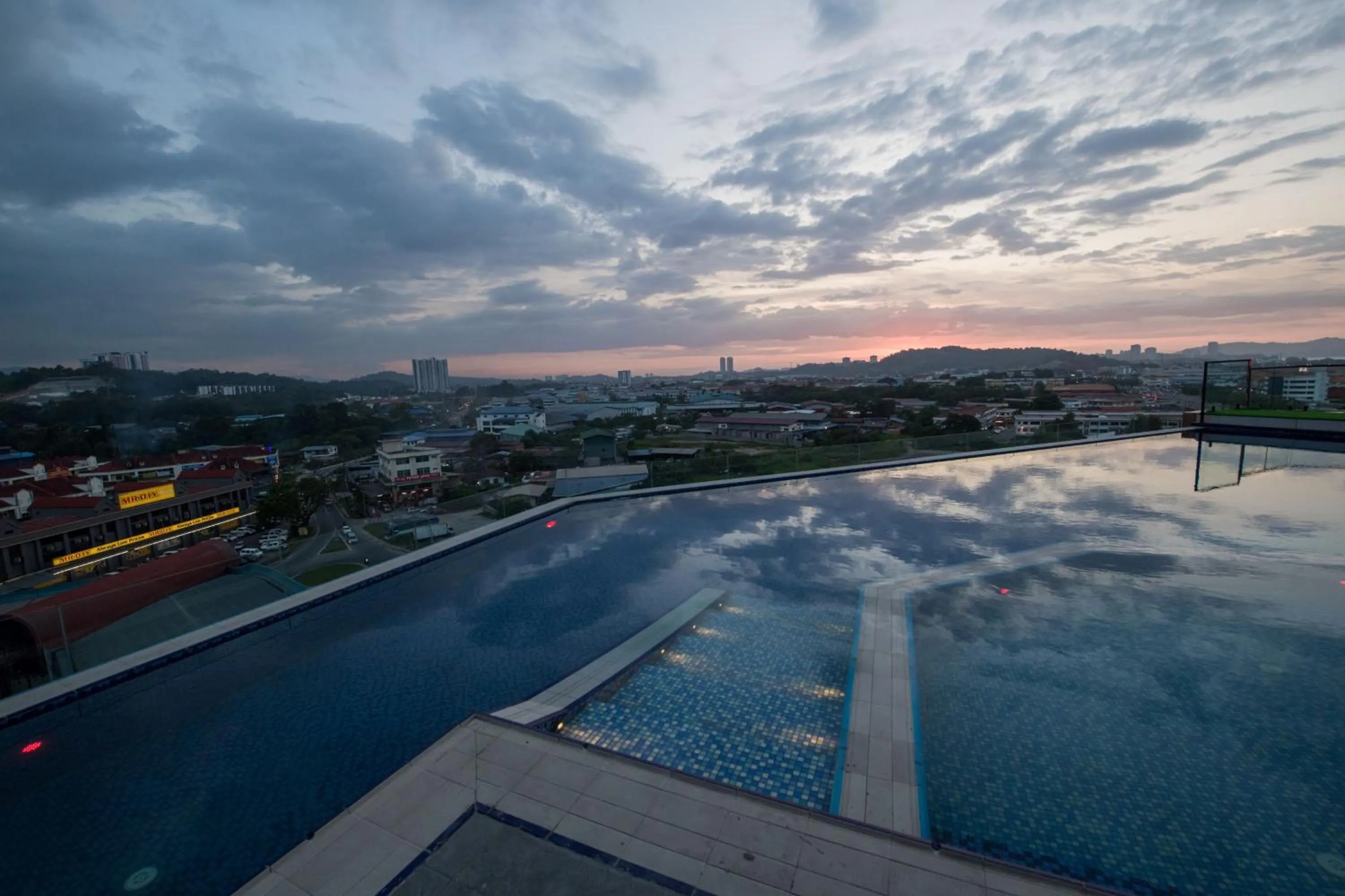 Swimming pool in Grand InHotel Kota Kinabalu