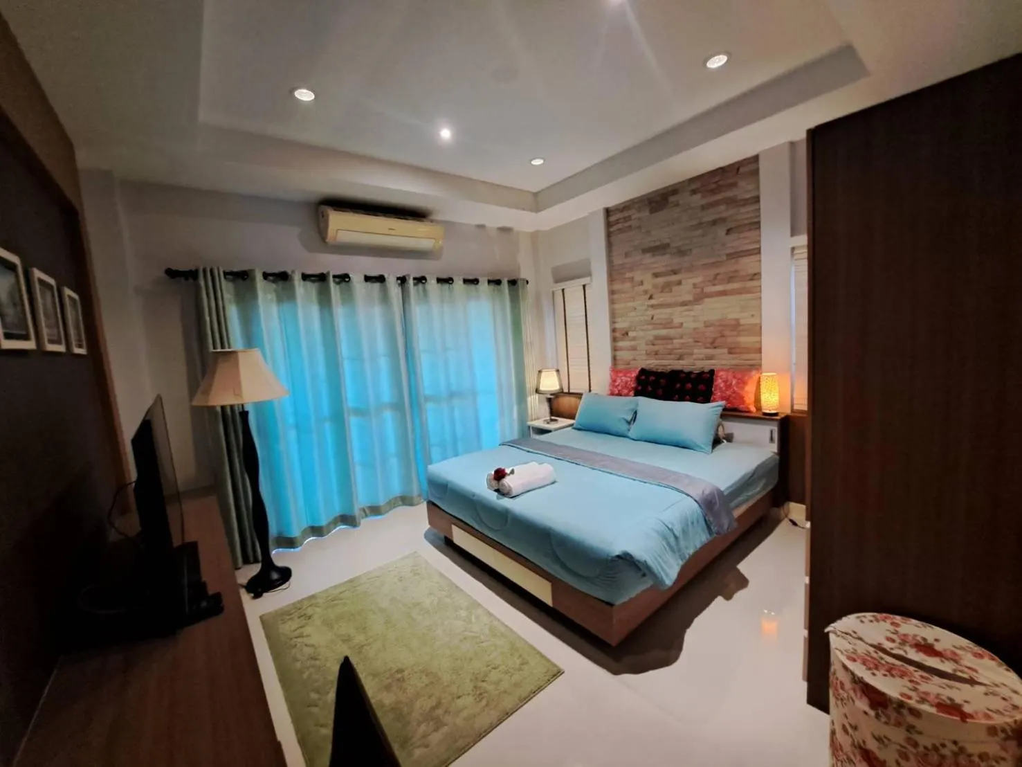 Bed in Jacuzzi Pool Villa