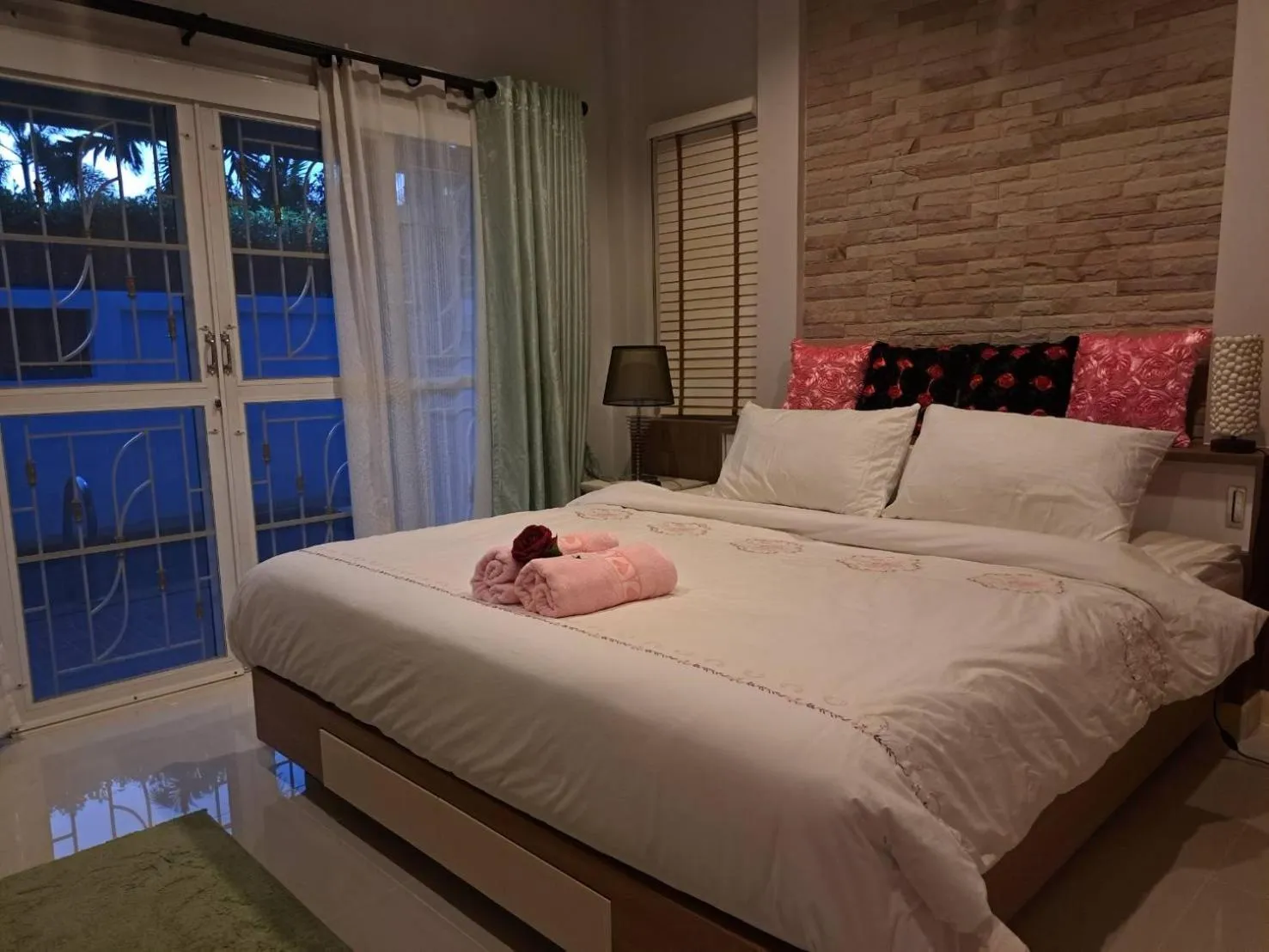 Bed in Jacuzzi Pool Villa
