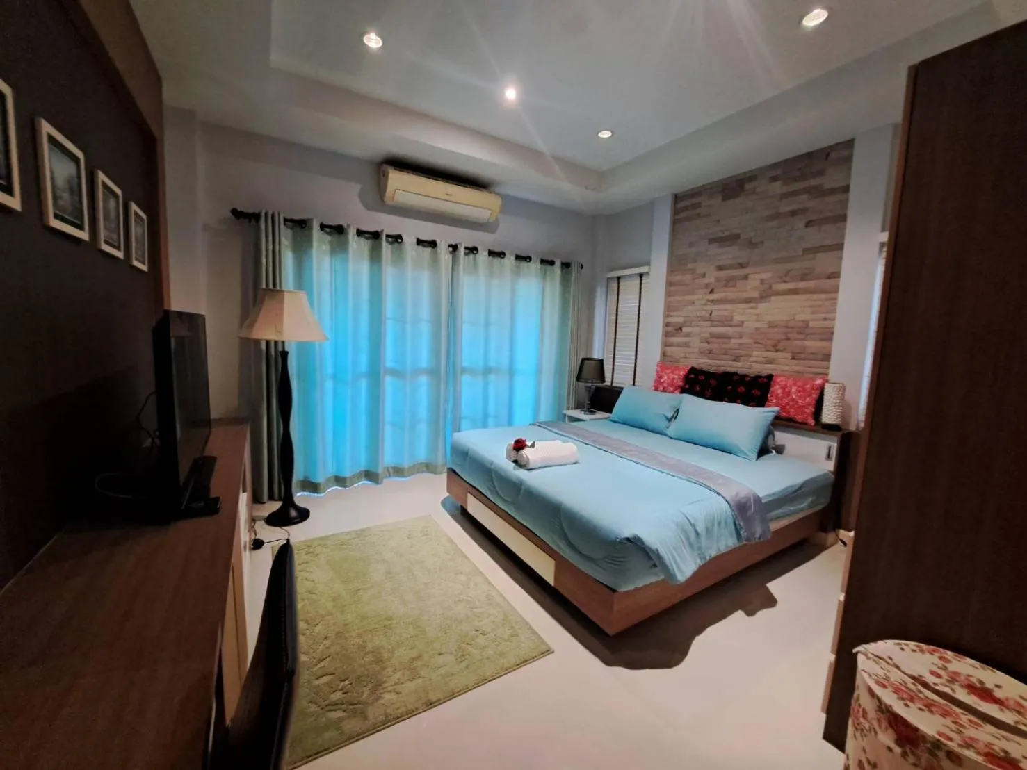 Bed in Jacuzzi Pool Villa