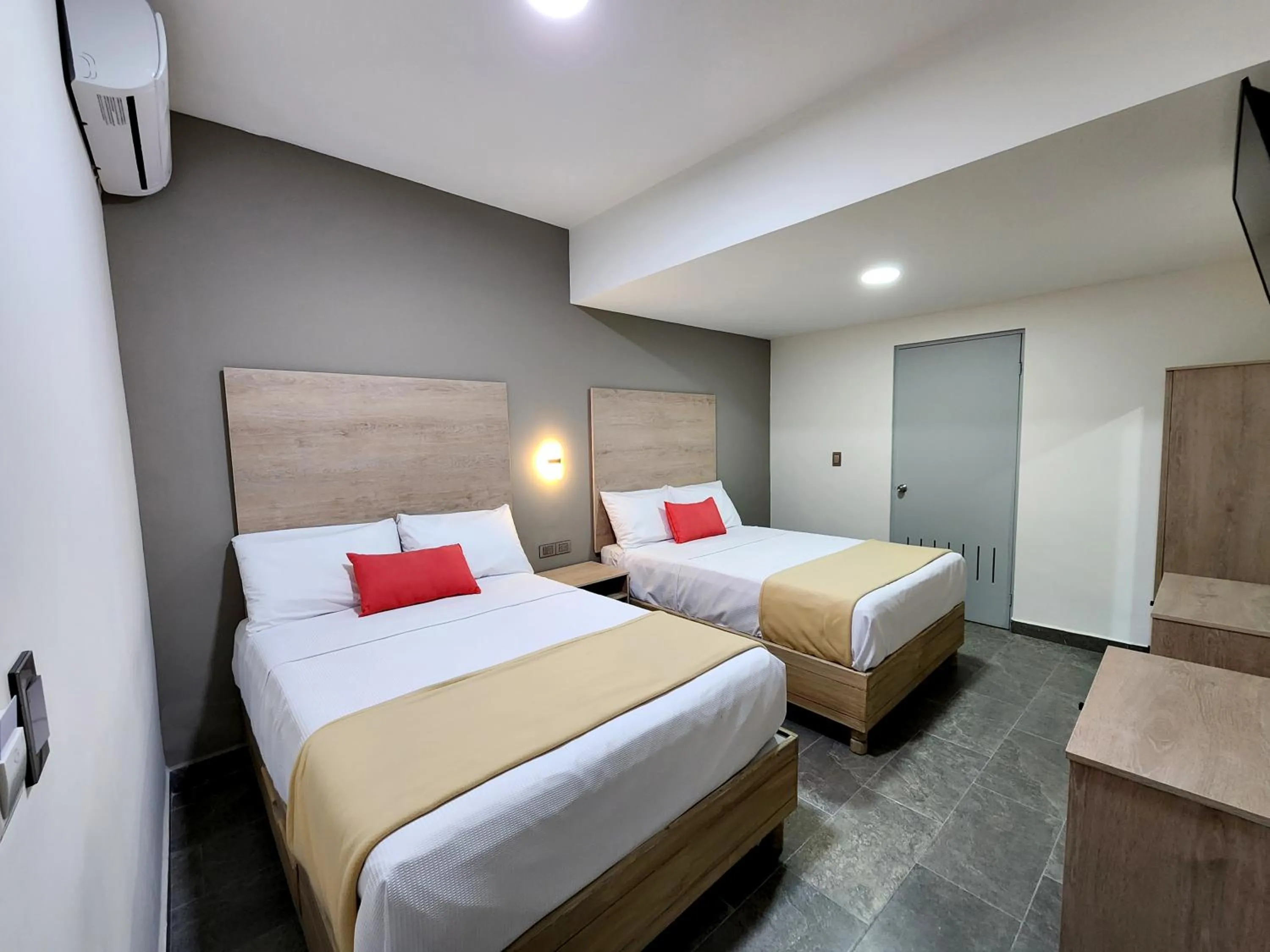 Bedroom, Bed in Hotel Roque