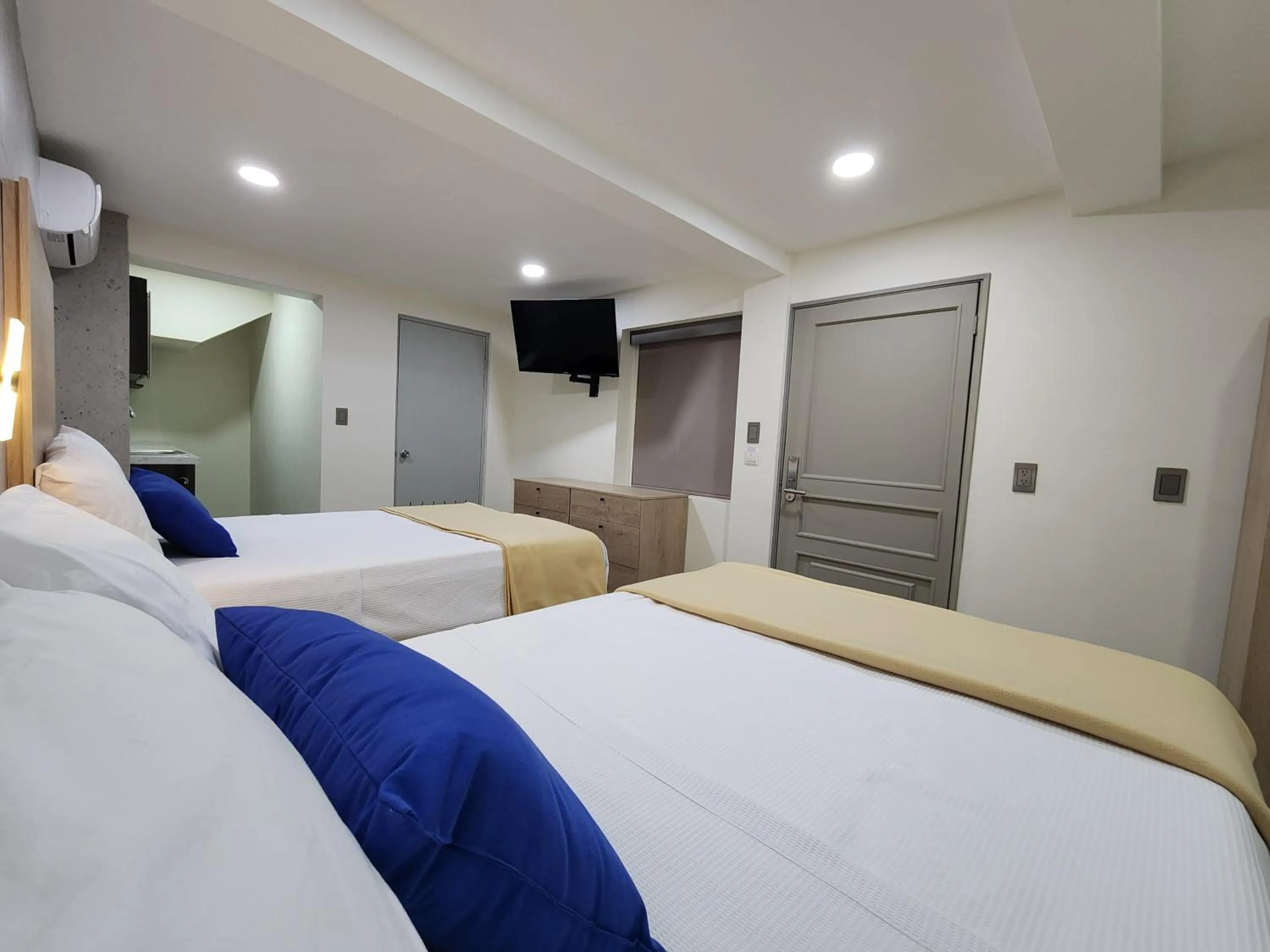 TV and multimedia, Bed in Hotel Roque