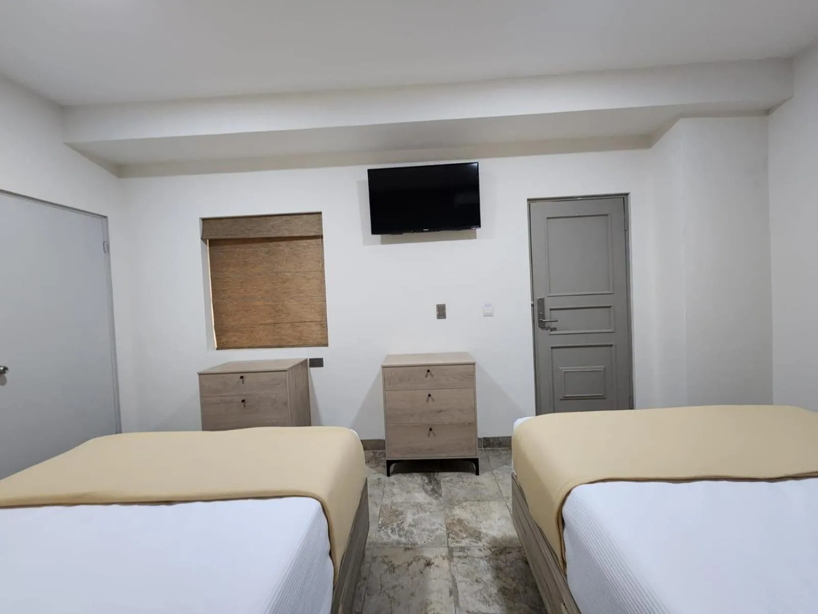 TV and multimedia, Bed in Hotel Roque