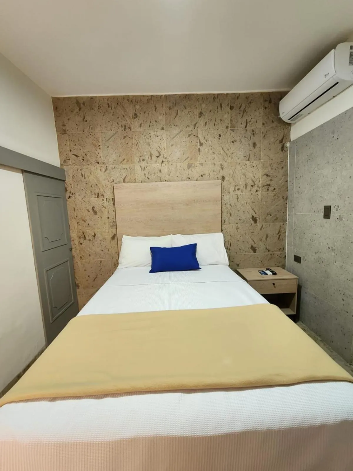 Bedroom, Bed in Hotel Roque