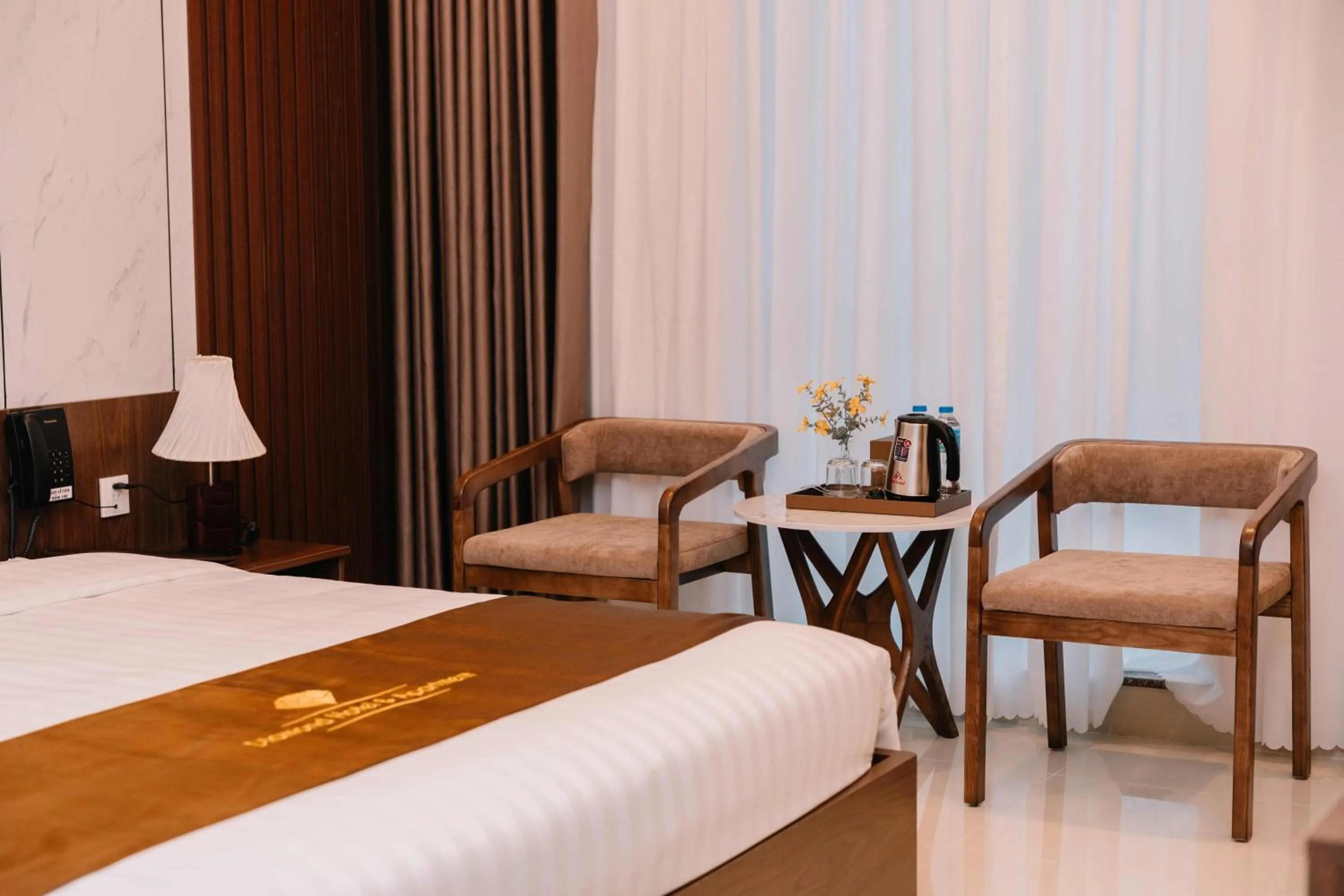 Bedroom, Bed in Diamond Hotel