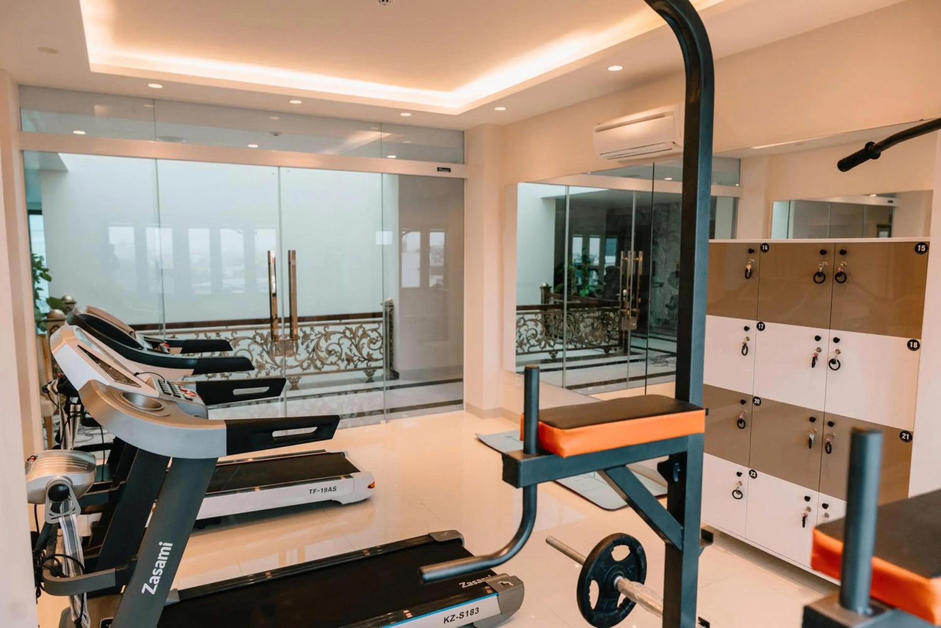 Fitness centre/facilities in Diamond Hotel