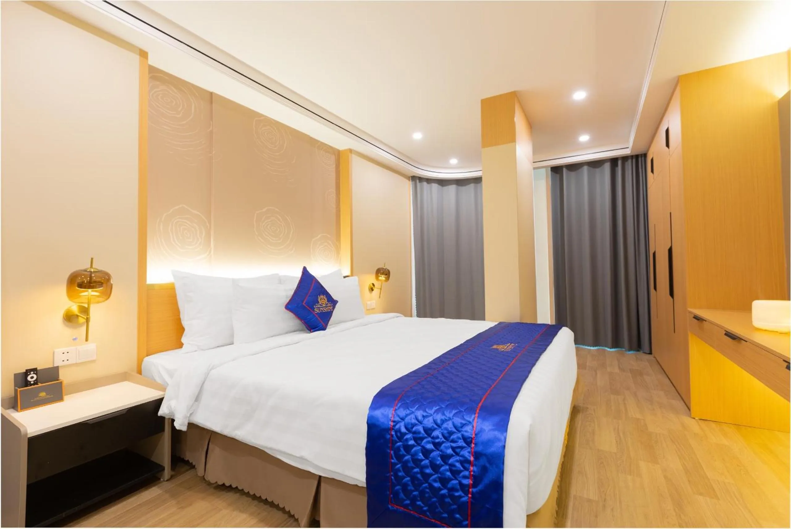 Bedroom, Bed in Sunshine Apartment Hotel