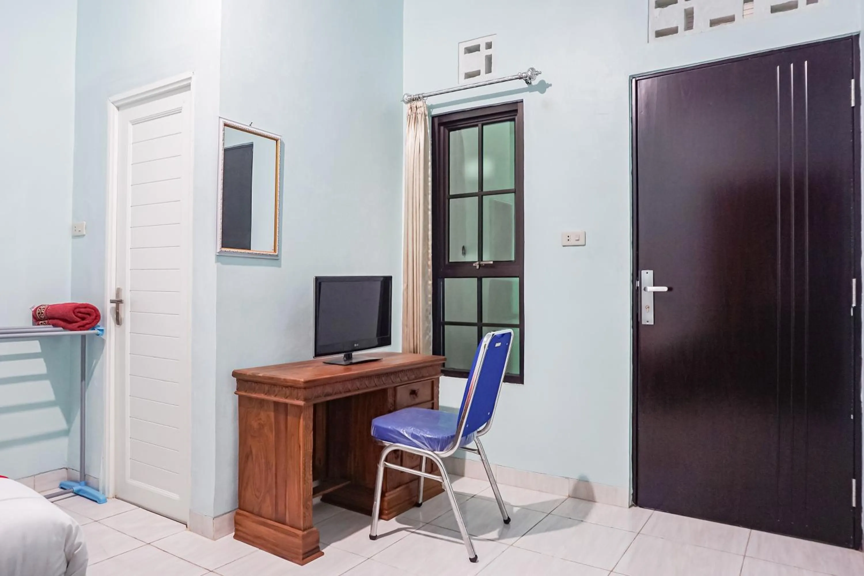 Bedroom in Hotel O Guest House Riharti Syariah