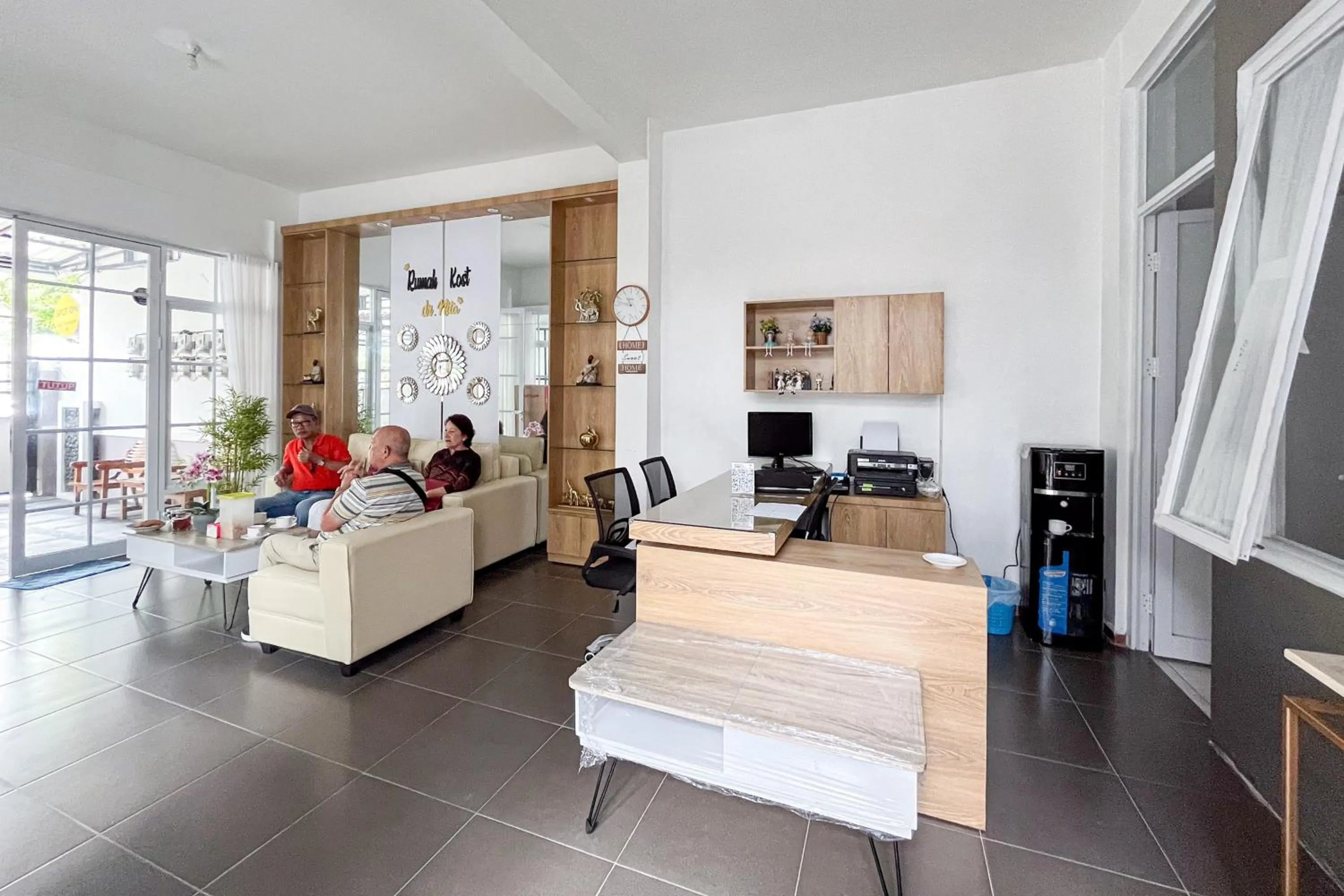 Lobby or reception in RedDoorz Syariah @ Jl. Candi Kalasan