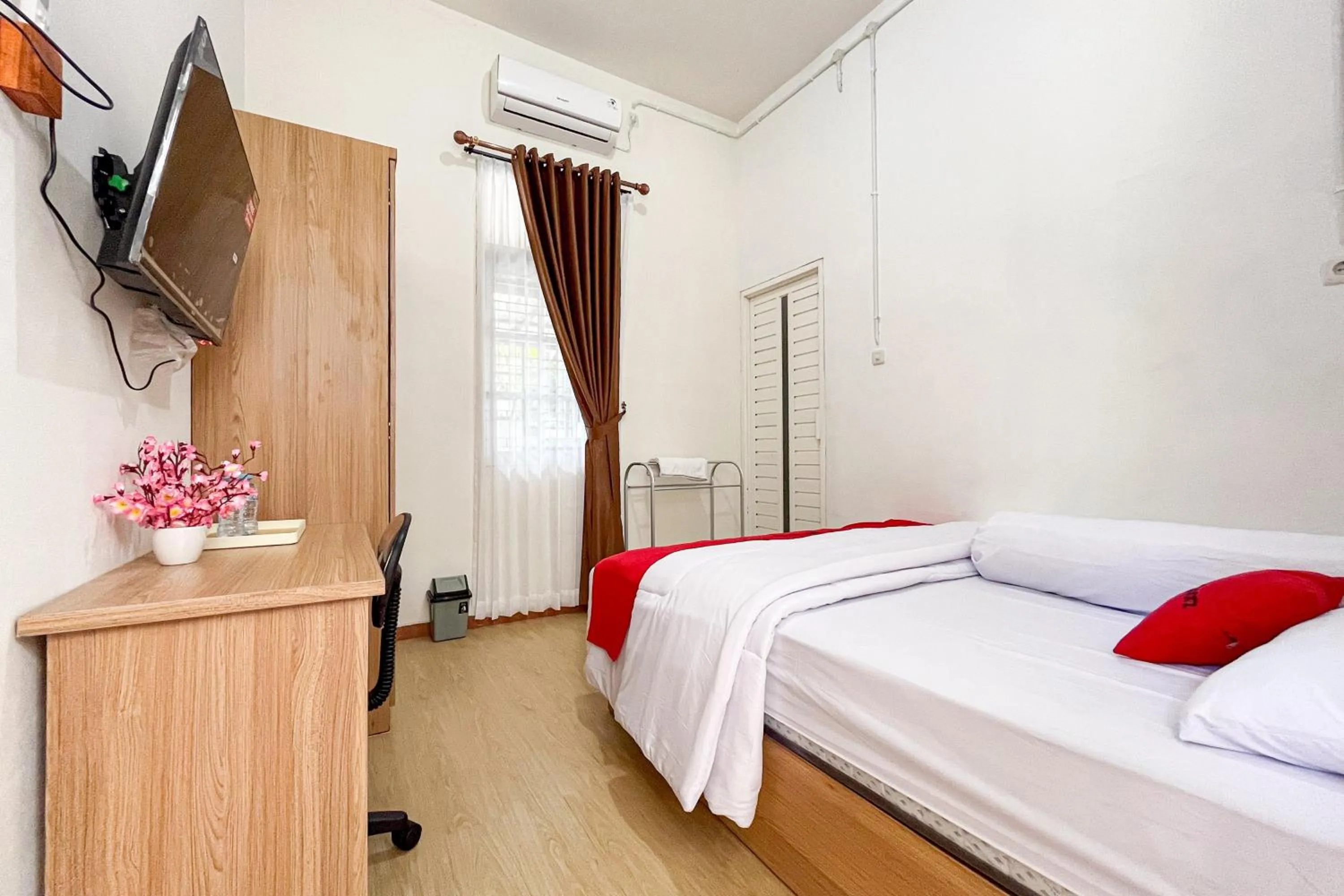 Bed in RedDoorz Syariah @ Jl. Candi Kalasan