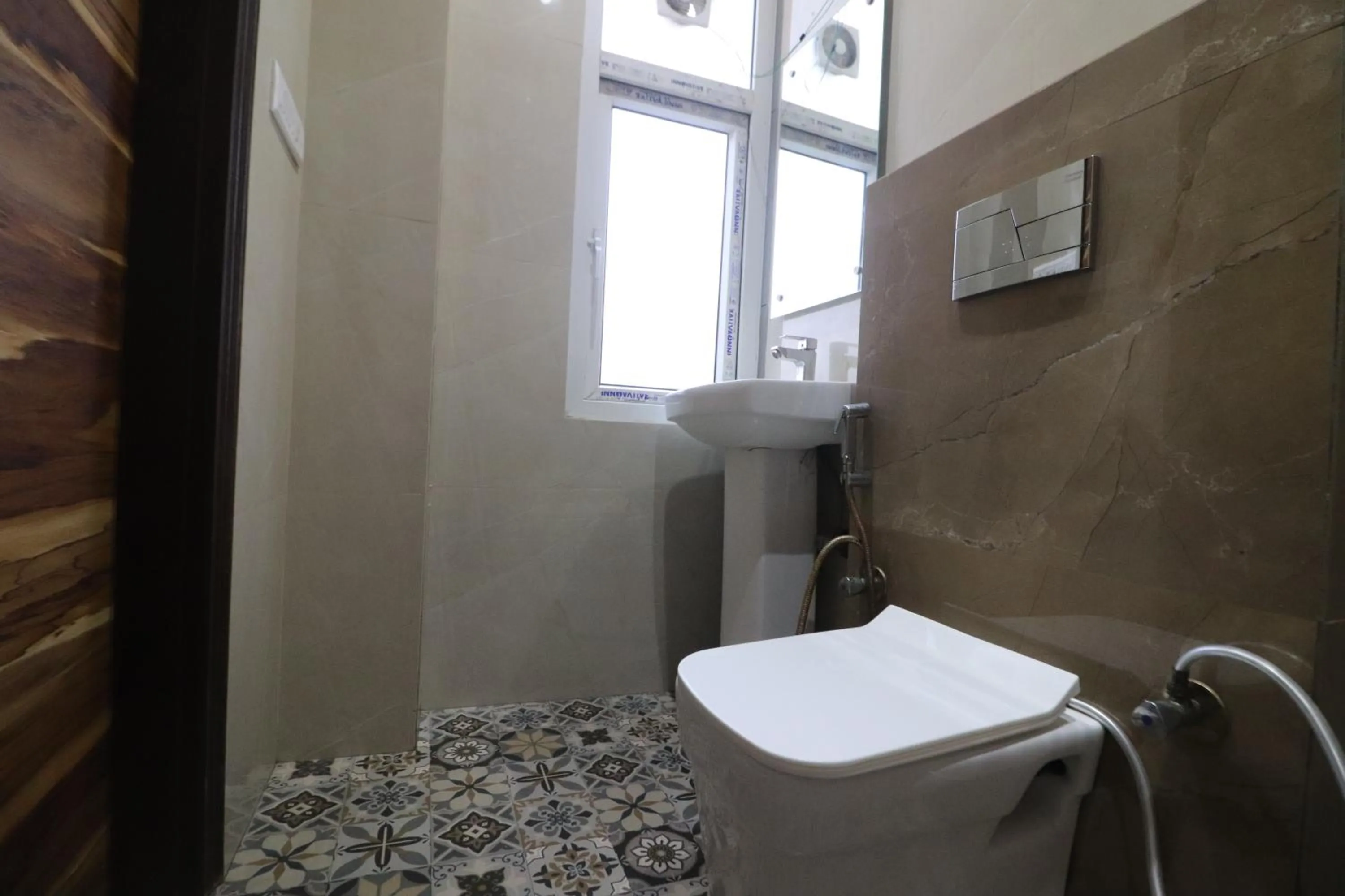 Bathroom in Twamev couple Friendly Rajouri garden by The Arrow