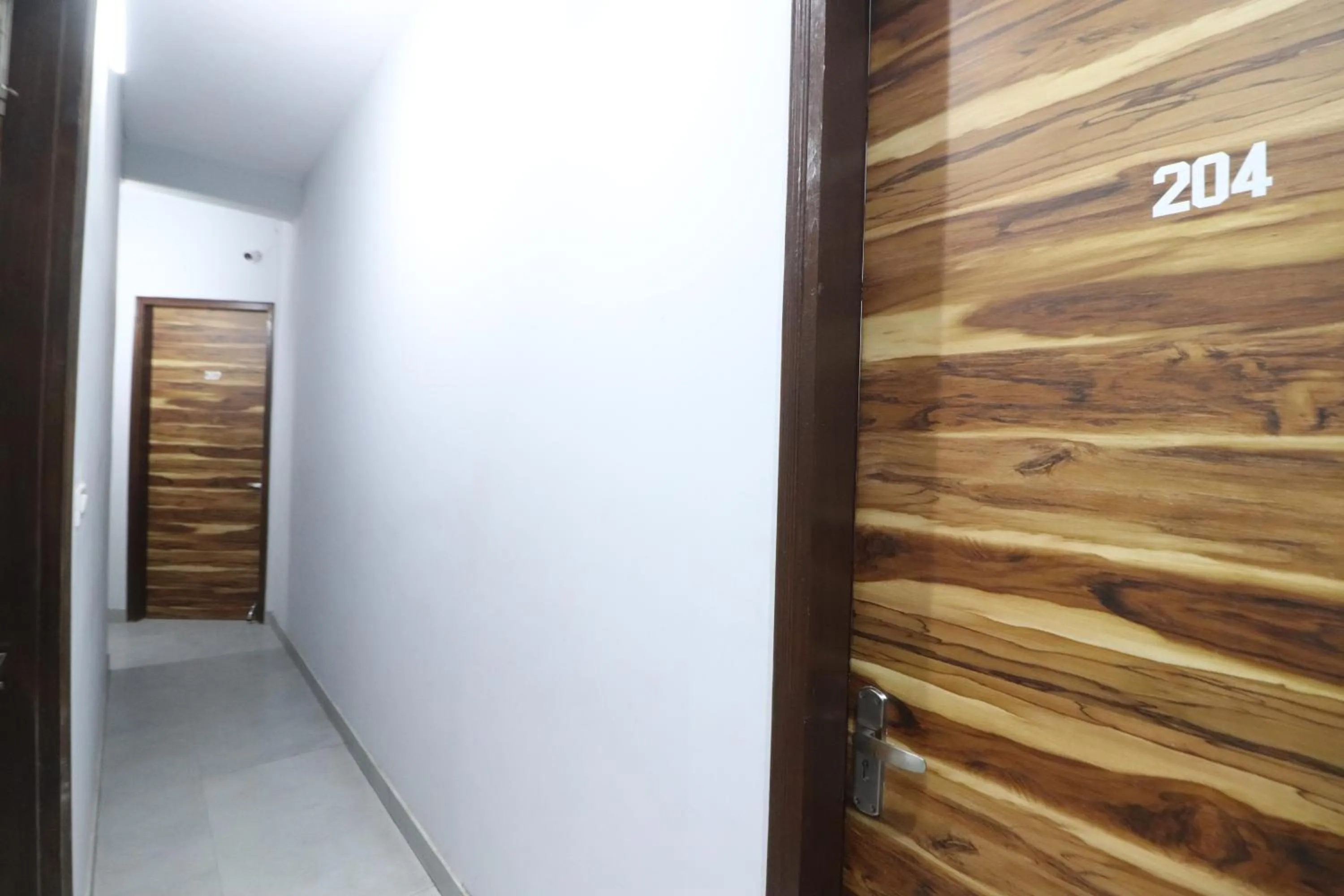 Patio in Twamev couple Friendly Rajouri garden by The Arrow