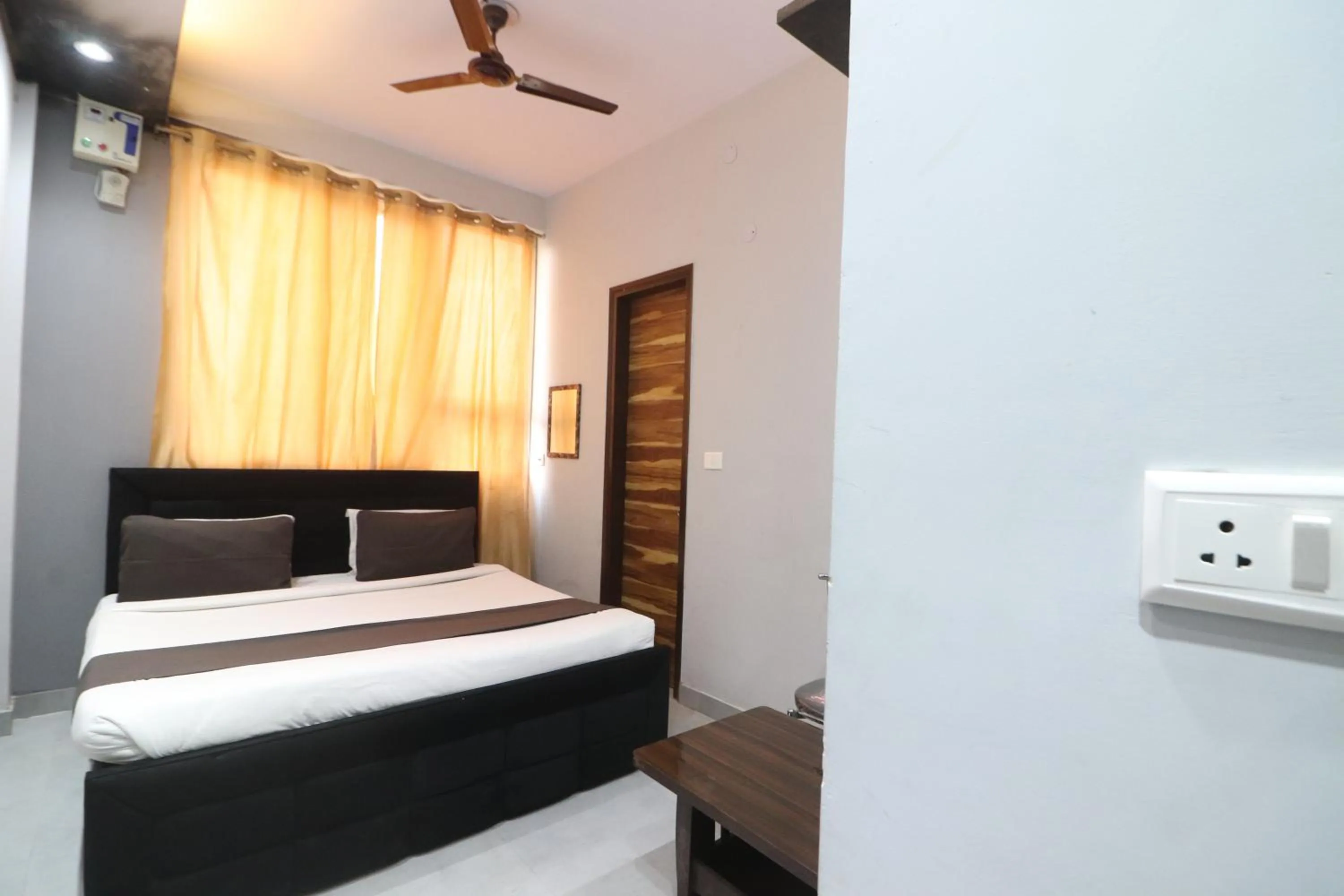 Bedroom, Bed in Twamev couple Friendly Rajouri garden by The Arrow