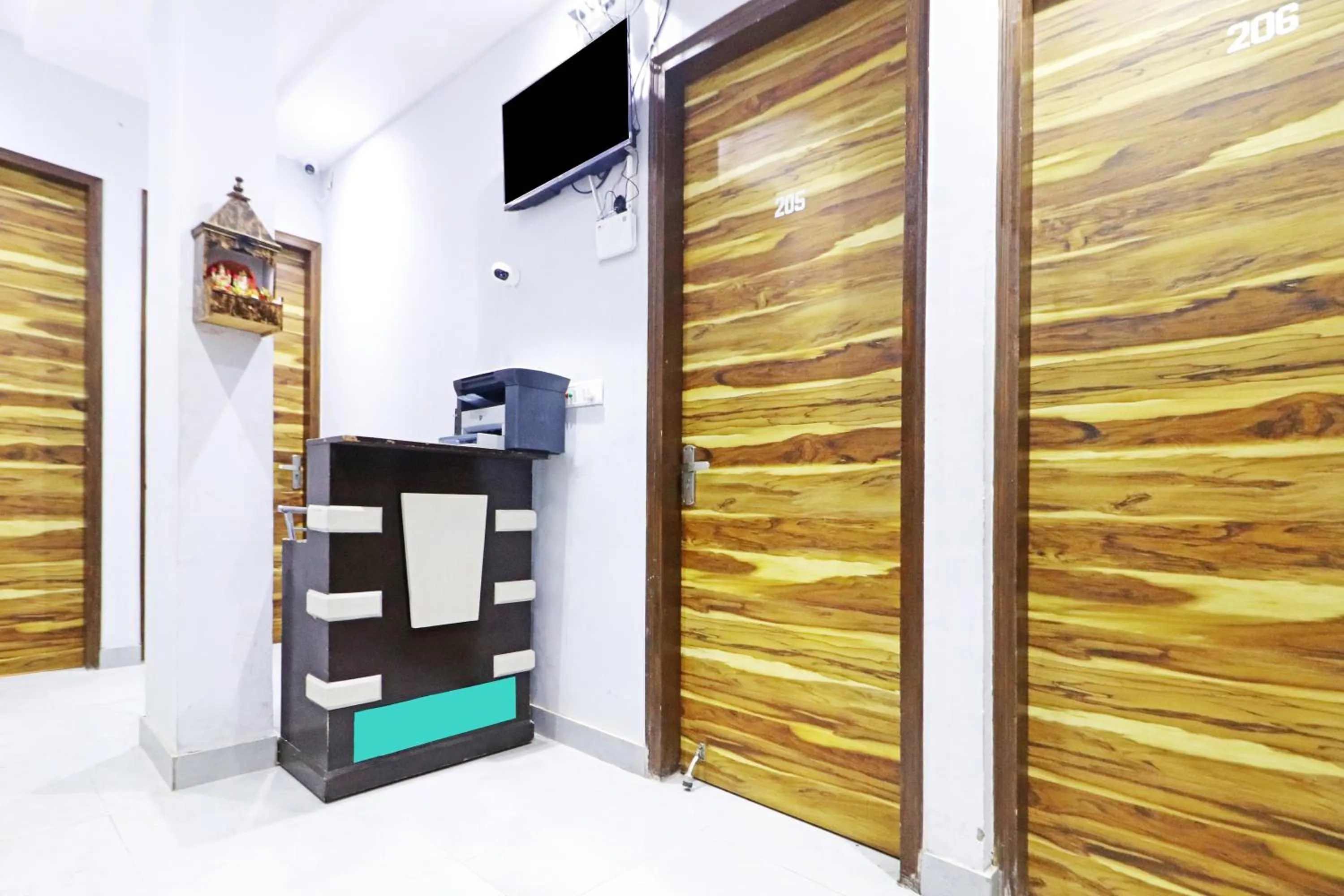 Lobby or reception in Twamev couple Friendly Rajouri garden by The Arrow