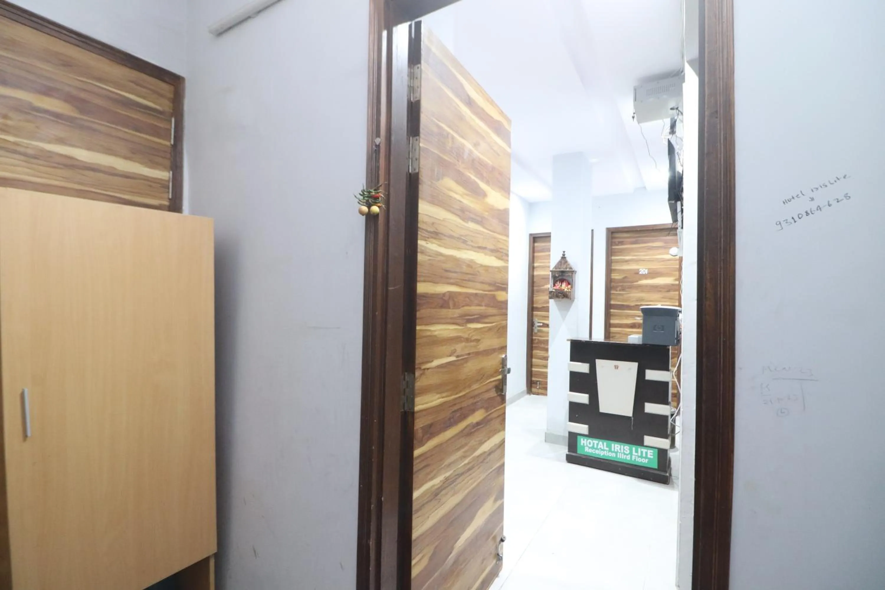 wardrobe in Twamev couple Friendly Rajouri garden by The Arrow