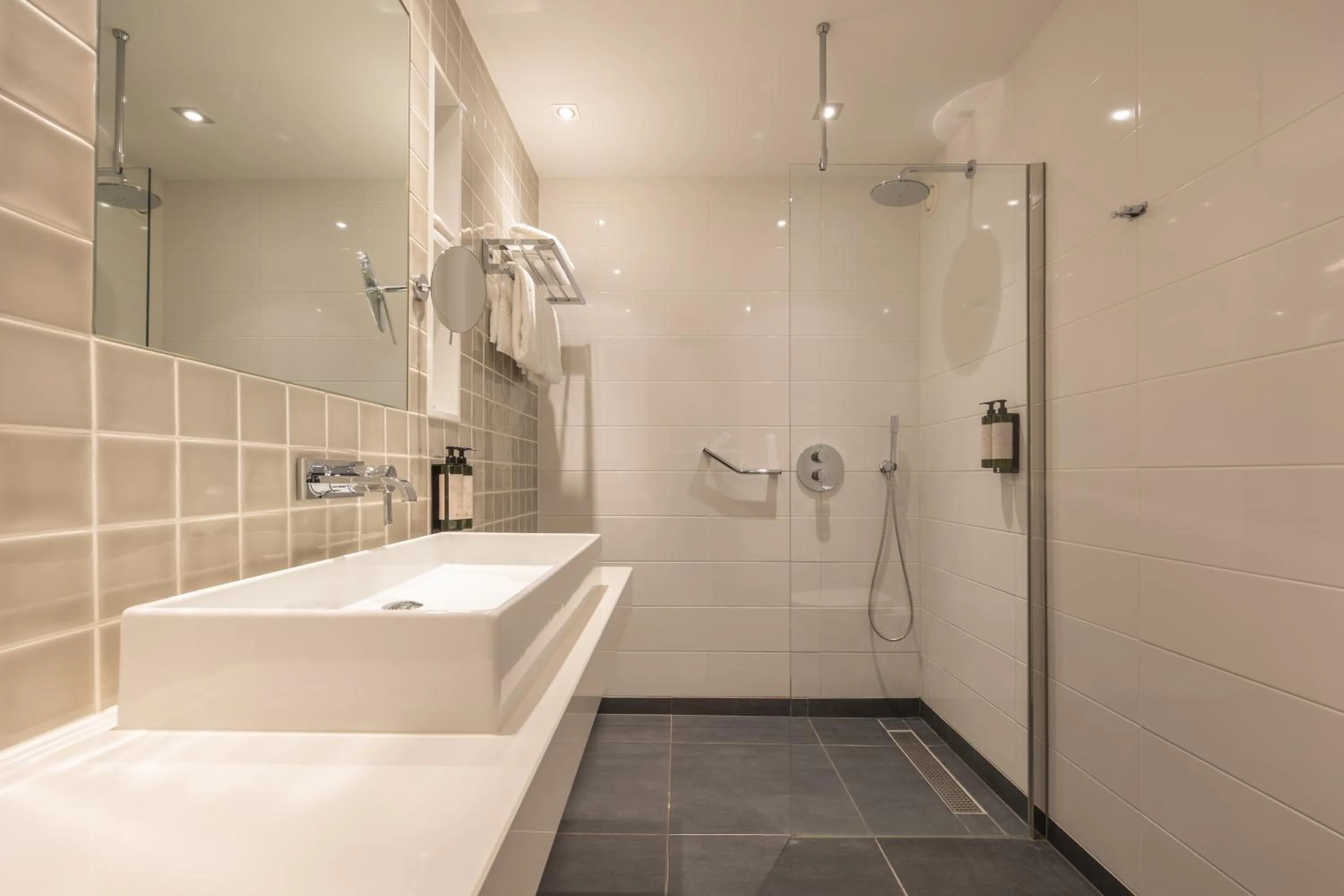 Shower in Van der Valk hotel Den Haag Wassenaar