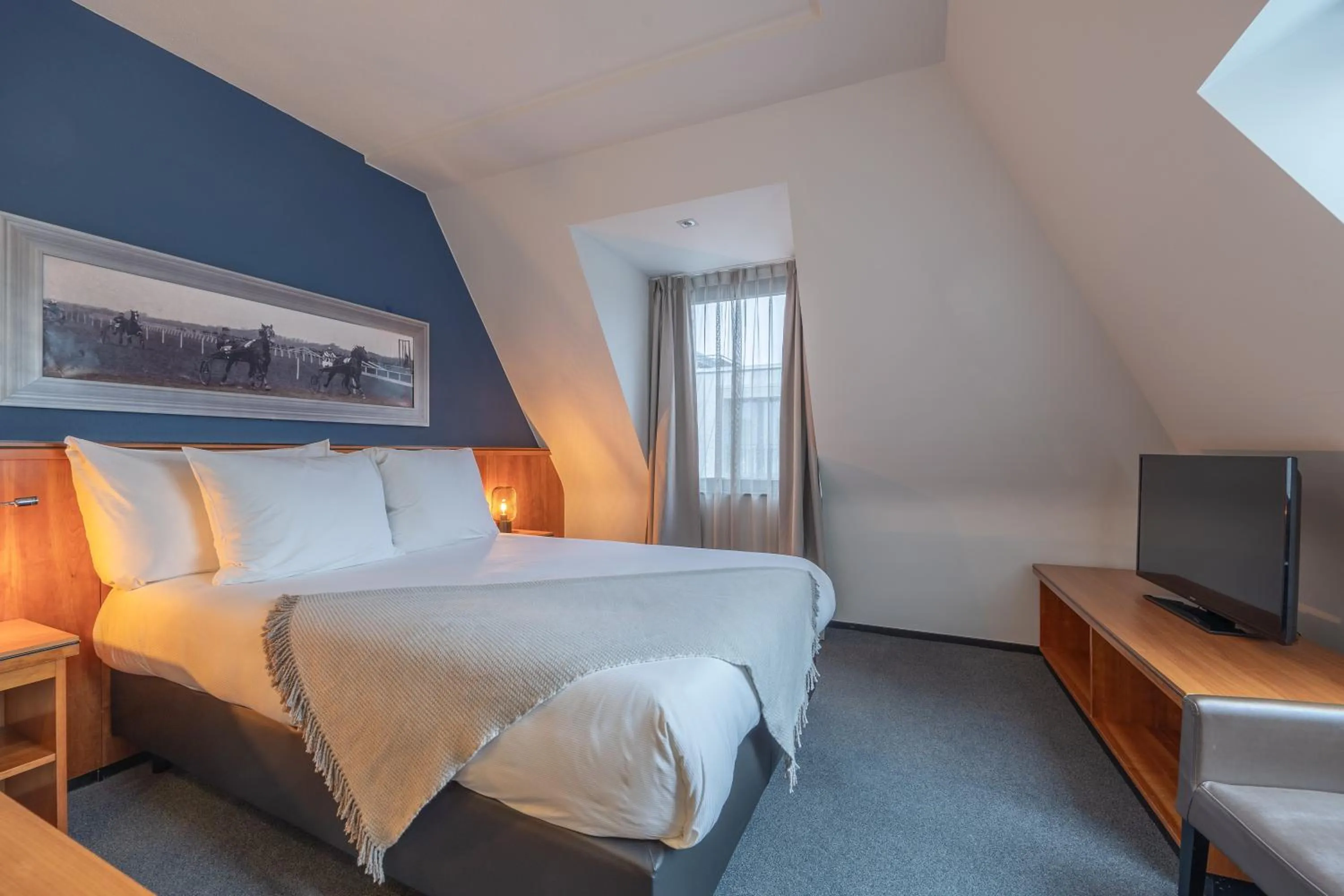 Bedroom, Bed in Van der Valk hotel Den Haag Wassenaar